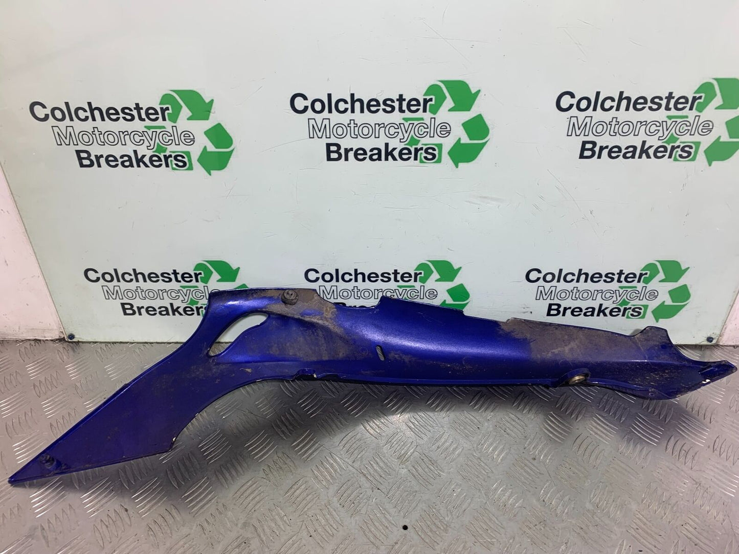 TRIUMPH 955i SPRINT ST LEFT SEAT PANEL  YEAR 1999-2004 (CMB1124)