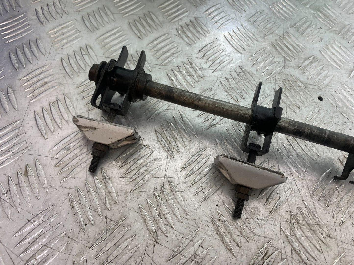 HONDA CB500 F CB500F REAR WHEEL SPINDLE AND ADJUSTERS  YEAR 2013-2015  (CMB1235)