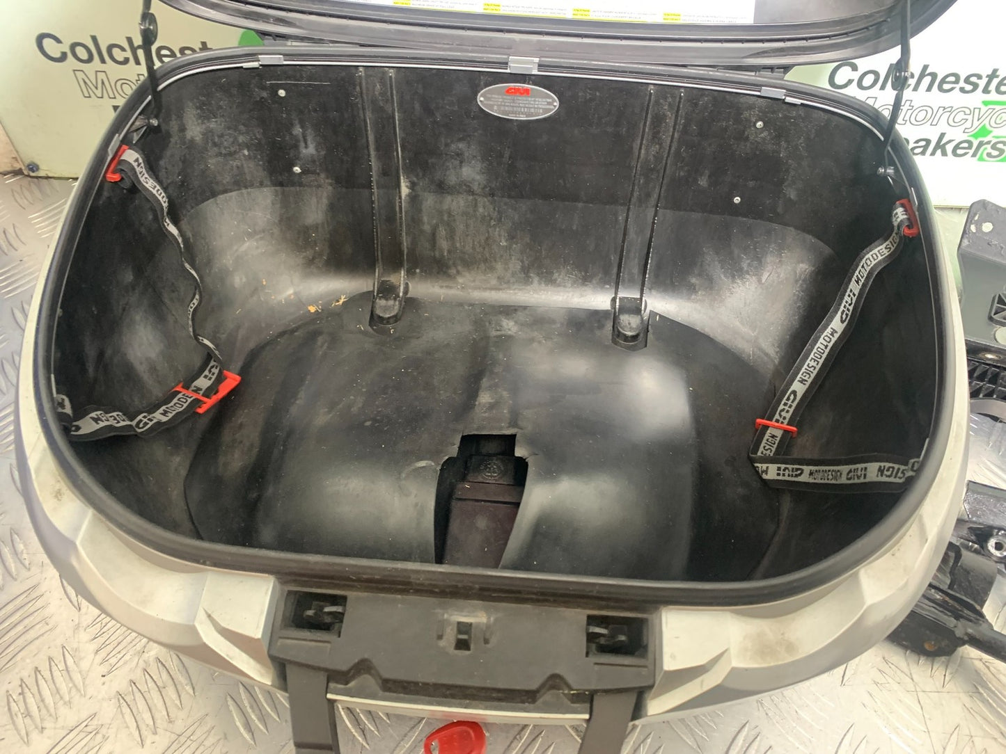 BMW K1300 S K 1300 S GIVI TOP BOX AND RACK  YEAR 2009-16 (CMB1216)