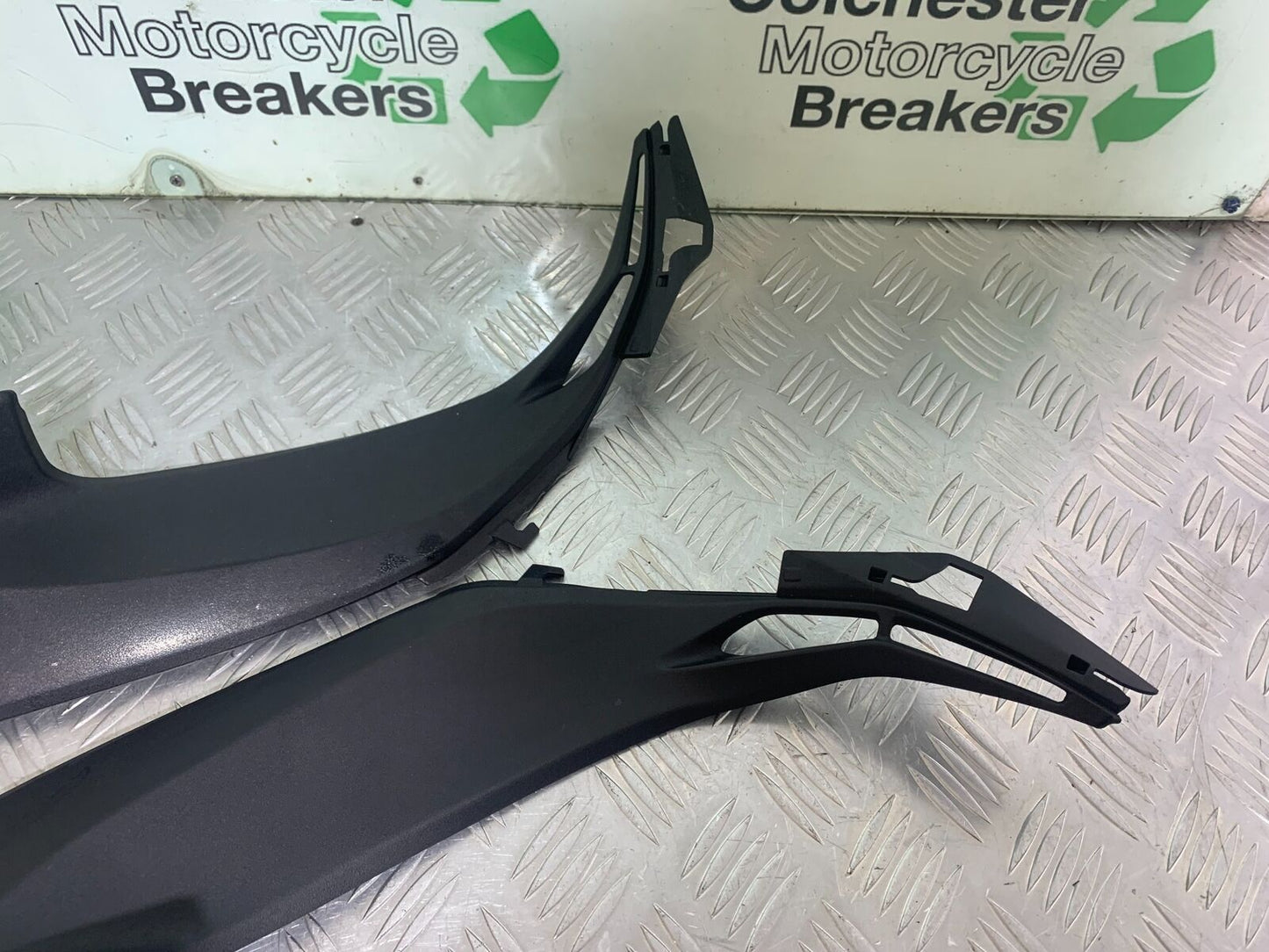 KAWASAKI Z800 Z 800 LEFT AND RIGHT INFILLS  YEAR 2013-2017 (CMB1059)