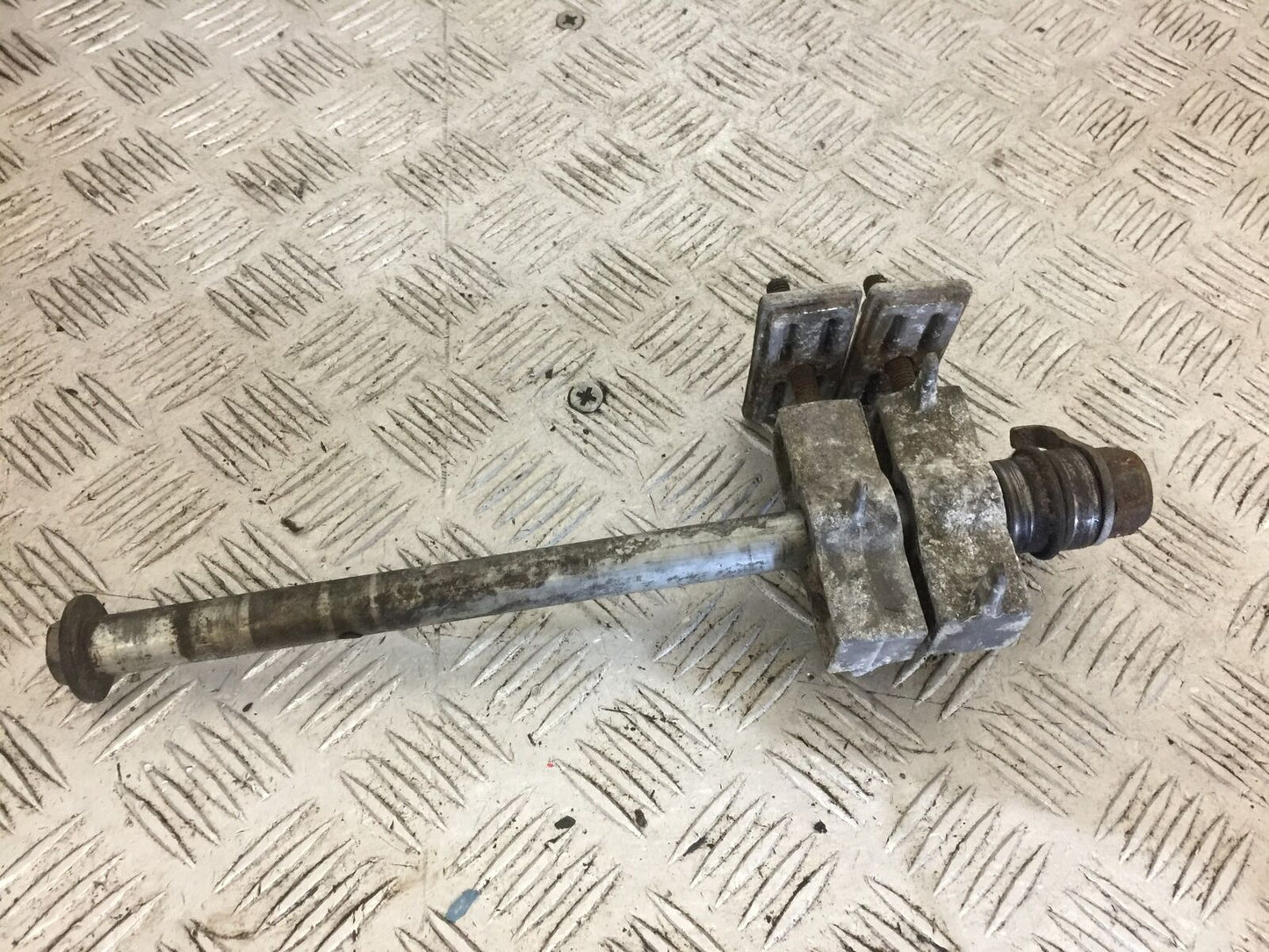 HONDA CB1 CB-1 CB 1 400 REAR WHEEL SPINDLE  YEAR 1989-1990 (STOCK 739)