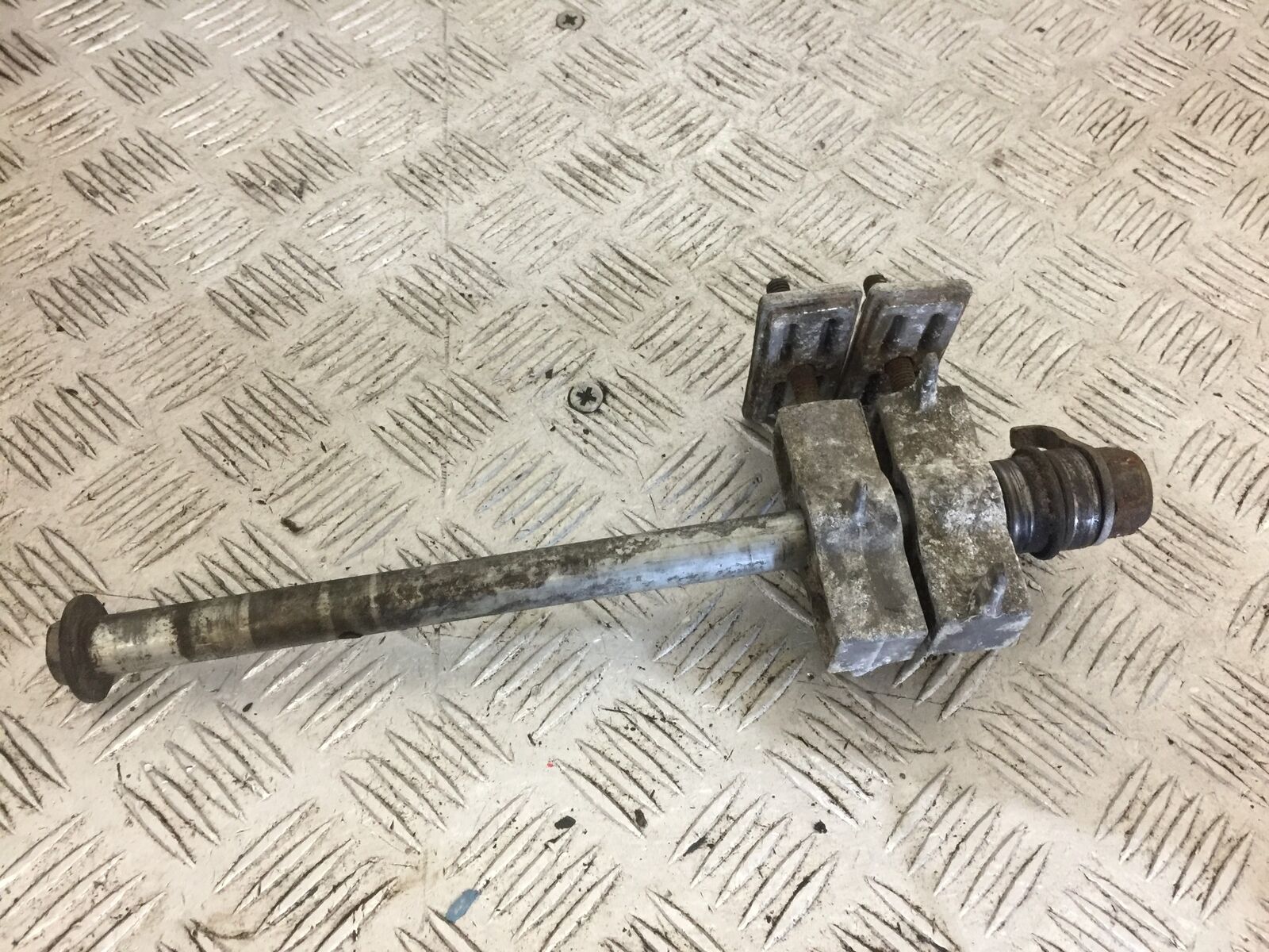 HONDA CB1 CB-1 CB 1 400 REAR WHEEL SPINDLE  YEAR 1989-1990 (STOCK 739)