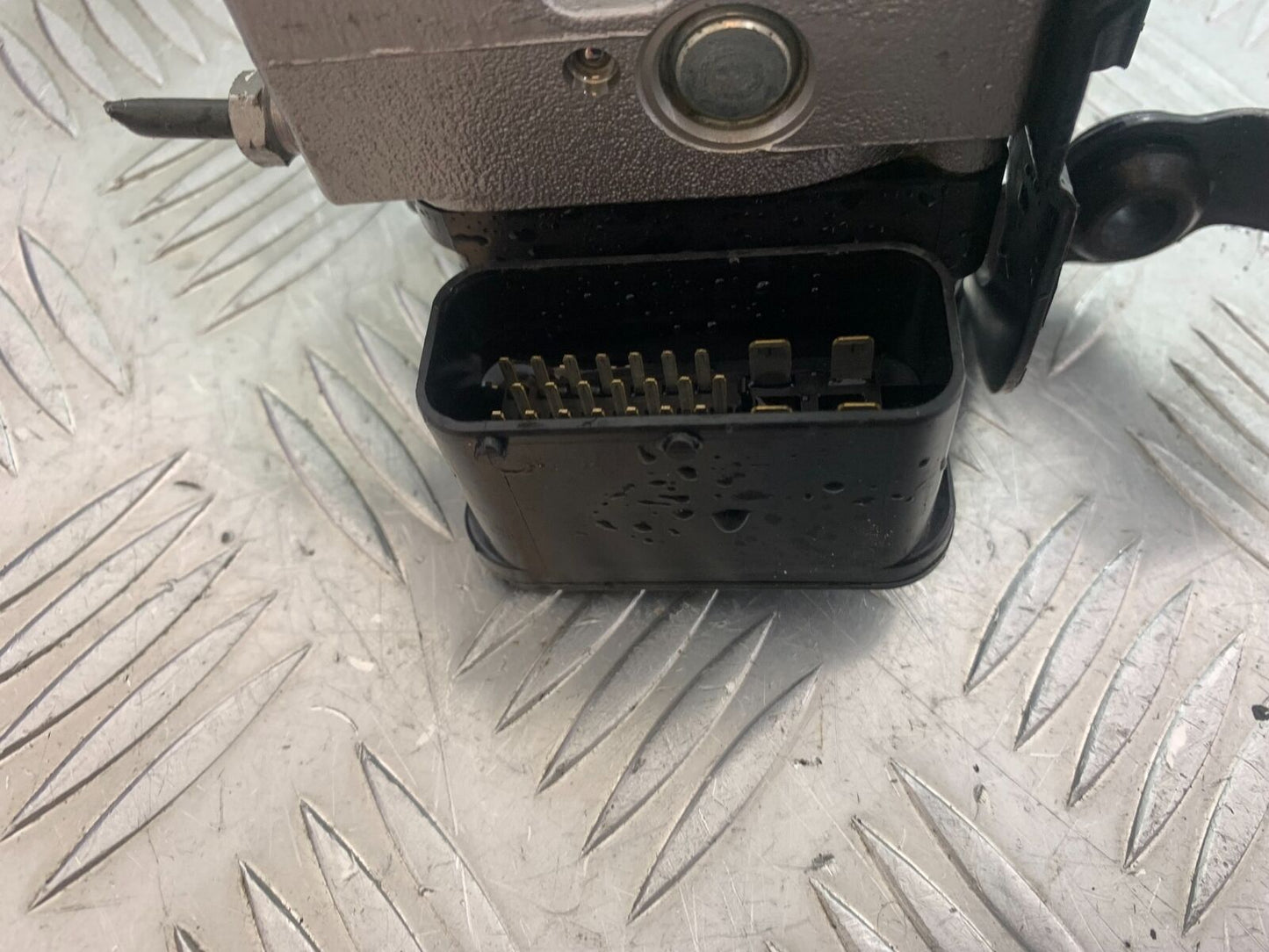 TRIUMPH TIGER 800 ABS PUMP YEAR 2011-2014 (CMB1113)