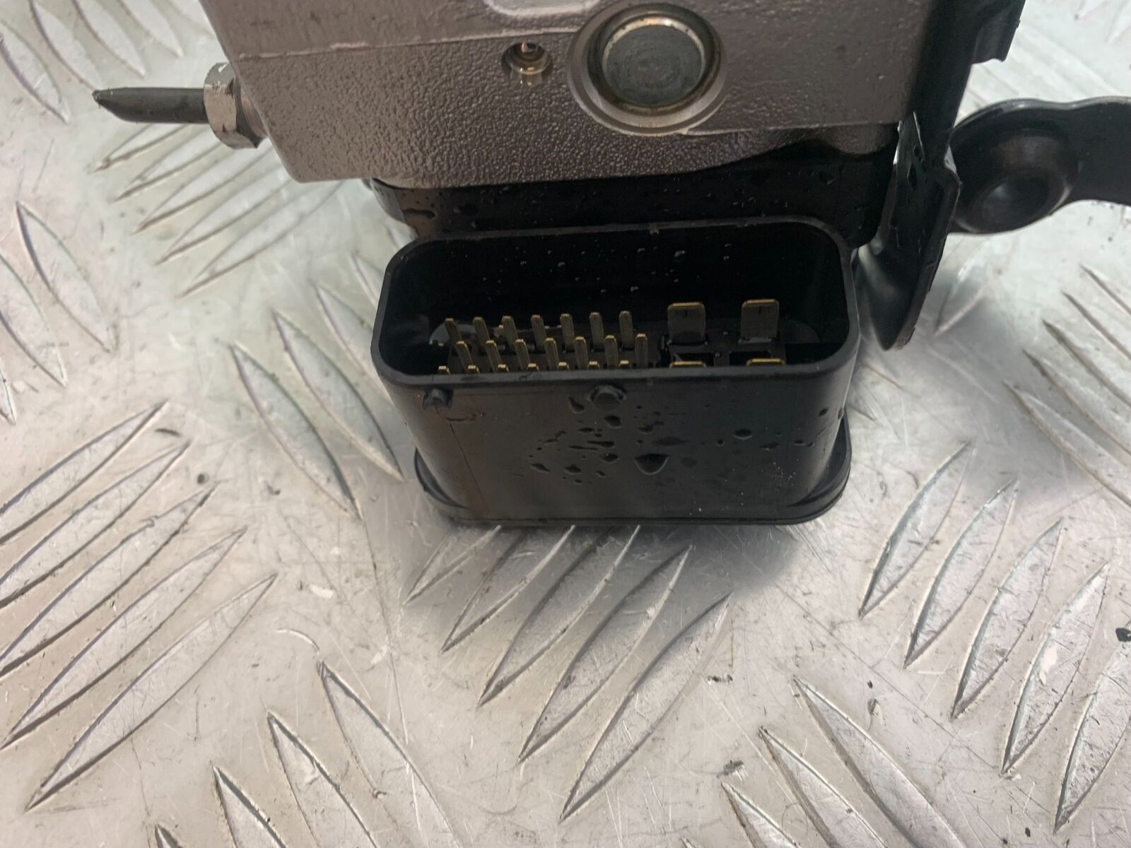 TRIUMPH TIGER 800 ABS PUMP YEAR 2011-2014 (CMB1113)
