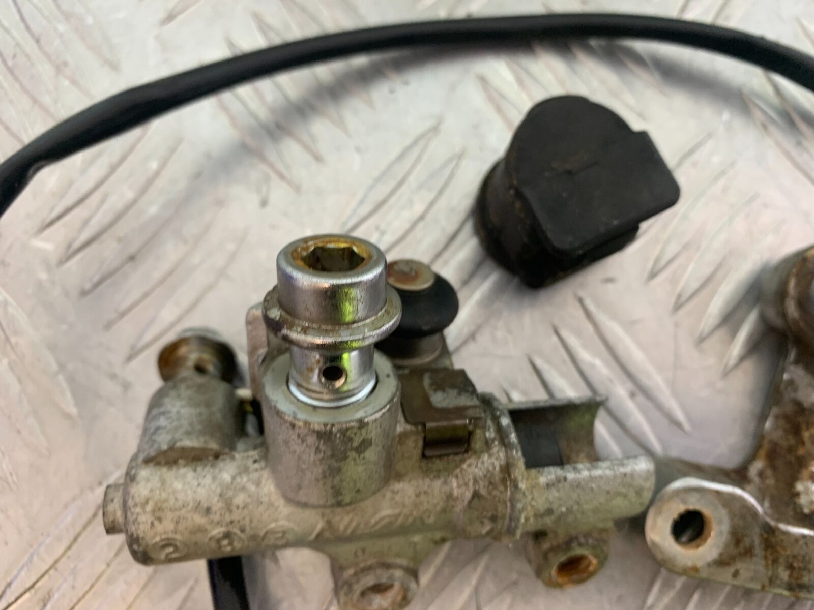 SUZUKI VS1400 VS 1400 INTRUDER REAR MASTER CYLINDER  YEAR 1988 (CMB1077)