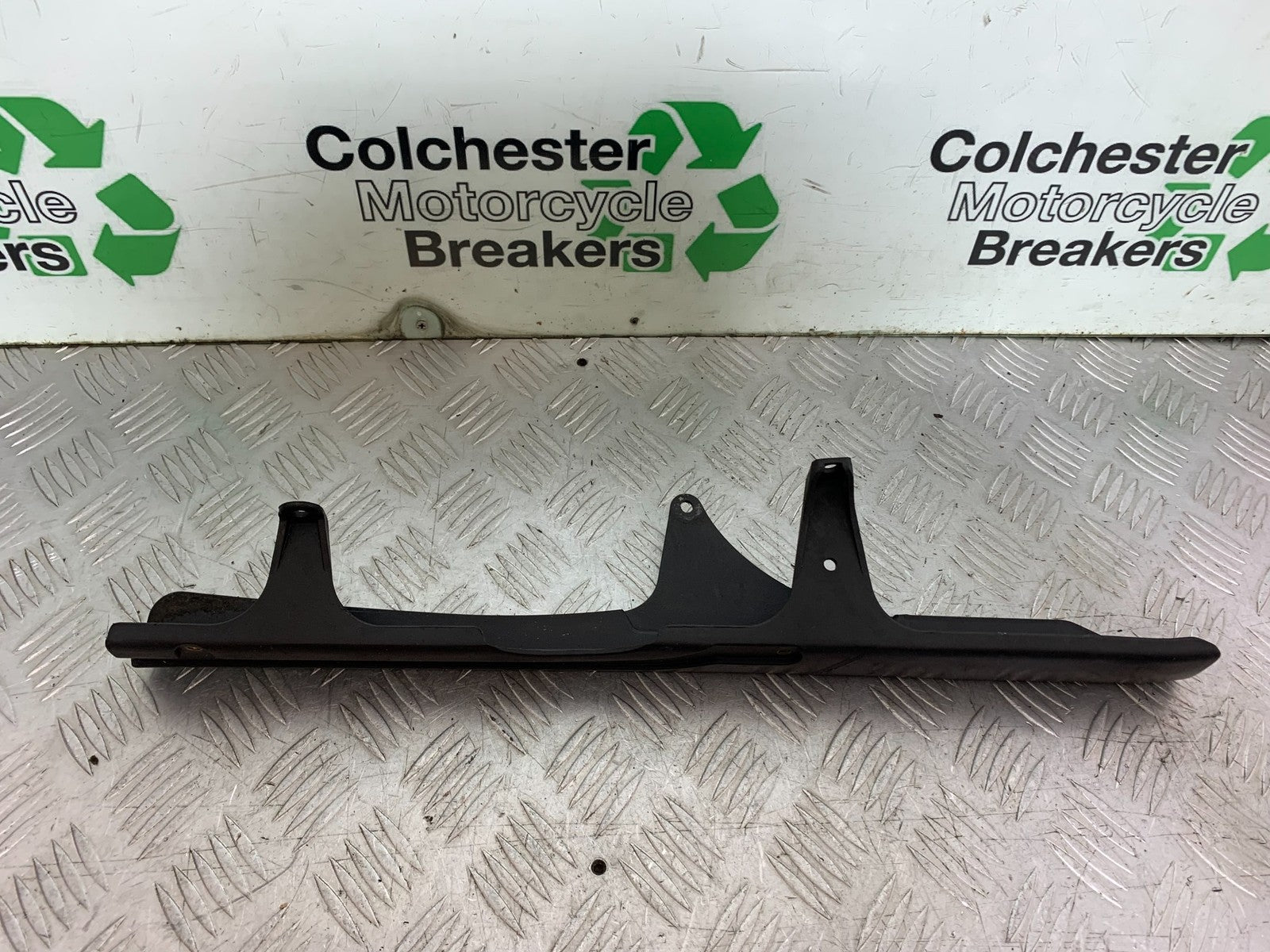 TRIUMPH 955I SPRINT RS CHAIN GUARD YEAR 1999-03 (CMB1313)