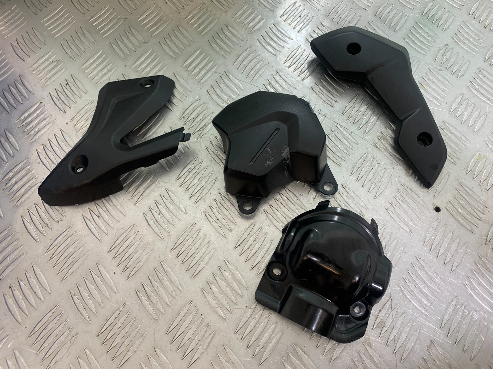 TRIUMPH TRIDENT 660 INFILL PANELS  YEAR 2021-2024 (CMB1148)