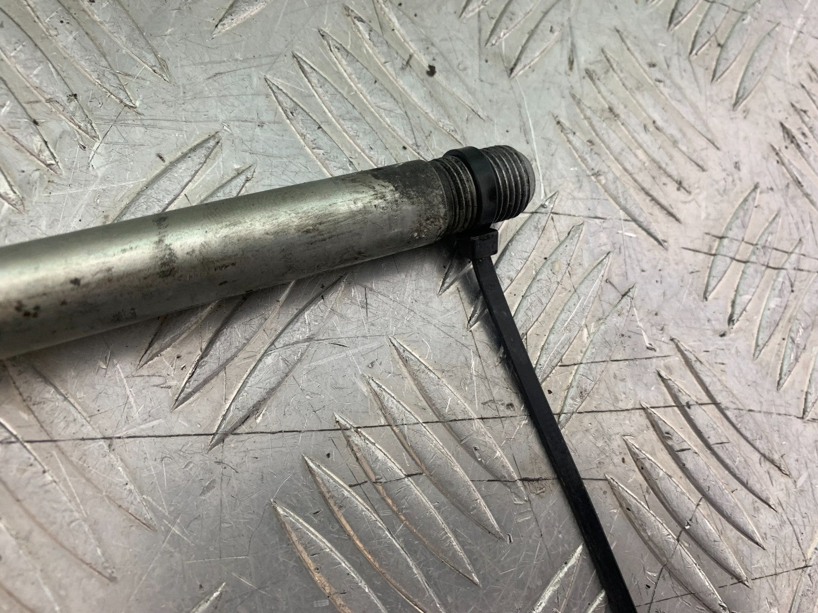 YAMAHA XJ6 XJ6-S FRONT WHEEL SPINDLE  YEAR 2009-2015  (CMB1212)