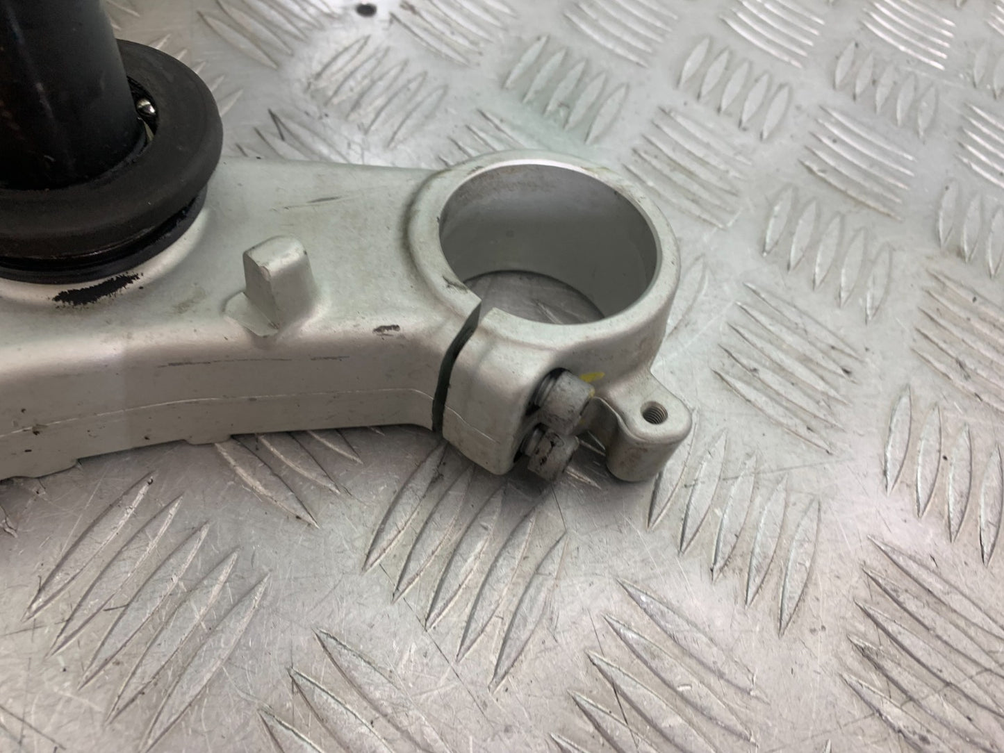 APRILIA TUONO 1000 V4R BOTTOM YOKE  YEAR 2011-13  (CMB1331)