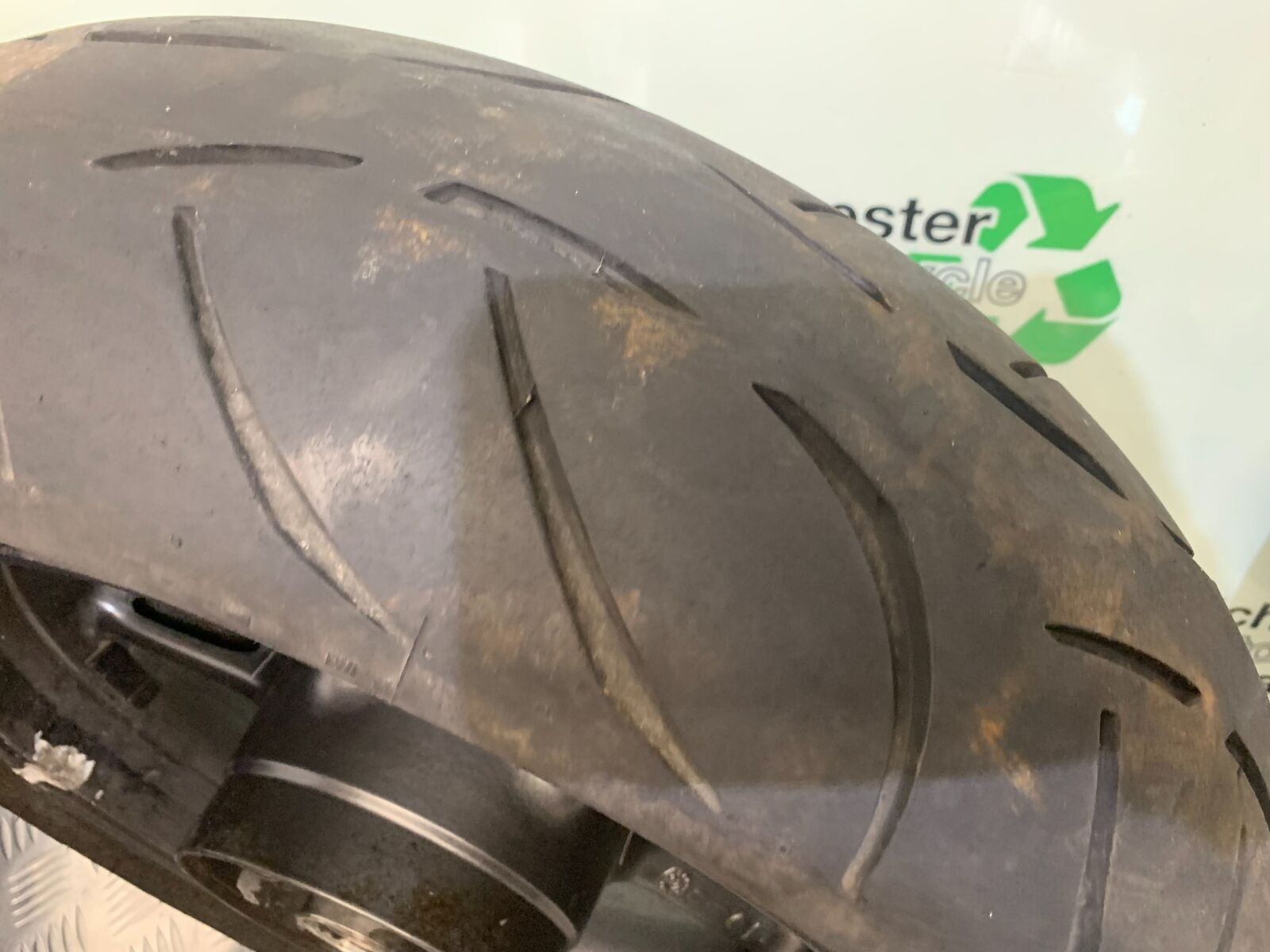 TRIUMPH 675 STREET TRIPLE REAR WHEEL (GOOD TYRE)  YEAR 2008 (STOCK 984)