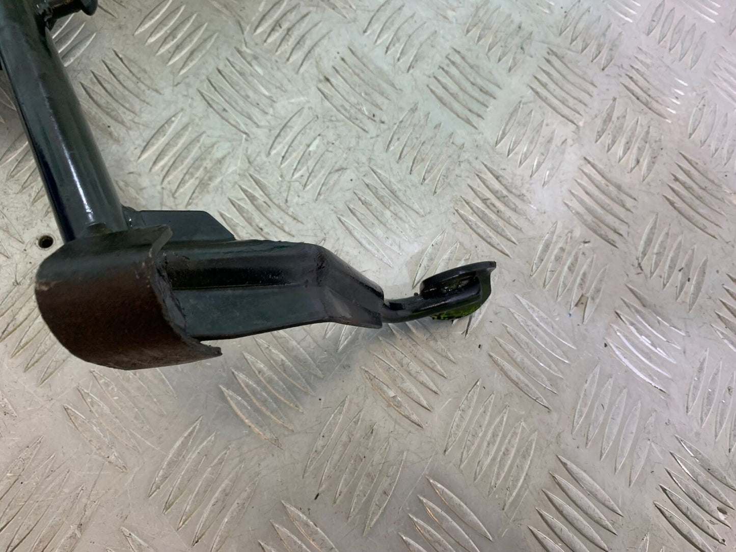 BENELLI BN125 BN 125 CENTER STAND   YEAR 2018-2021 (CMB1080)