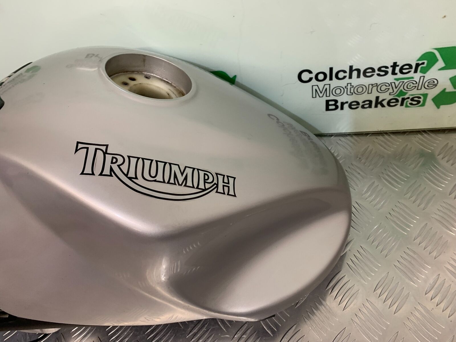 TRIUMPH 1050 SPRINT PETROL TANK YEAR 2004-2007 (STOCK 956)