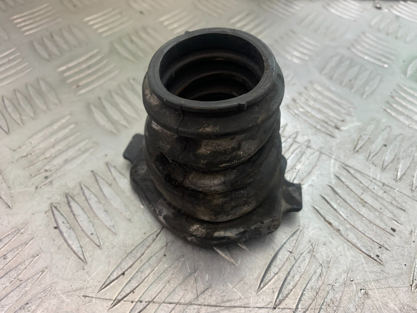 HONDA GL500 GL 500 SILVERWING SWINGARM RUBBER BOOT  YEAR 1981-82 (CMB1168)