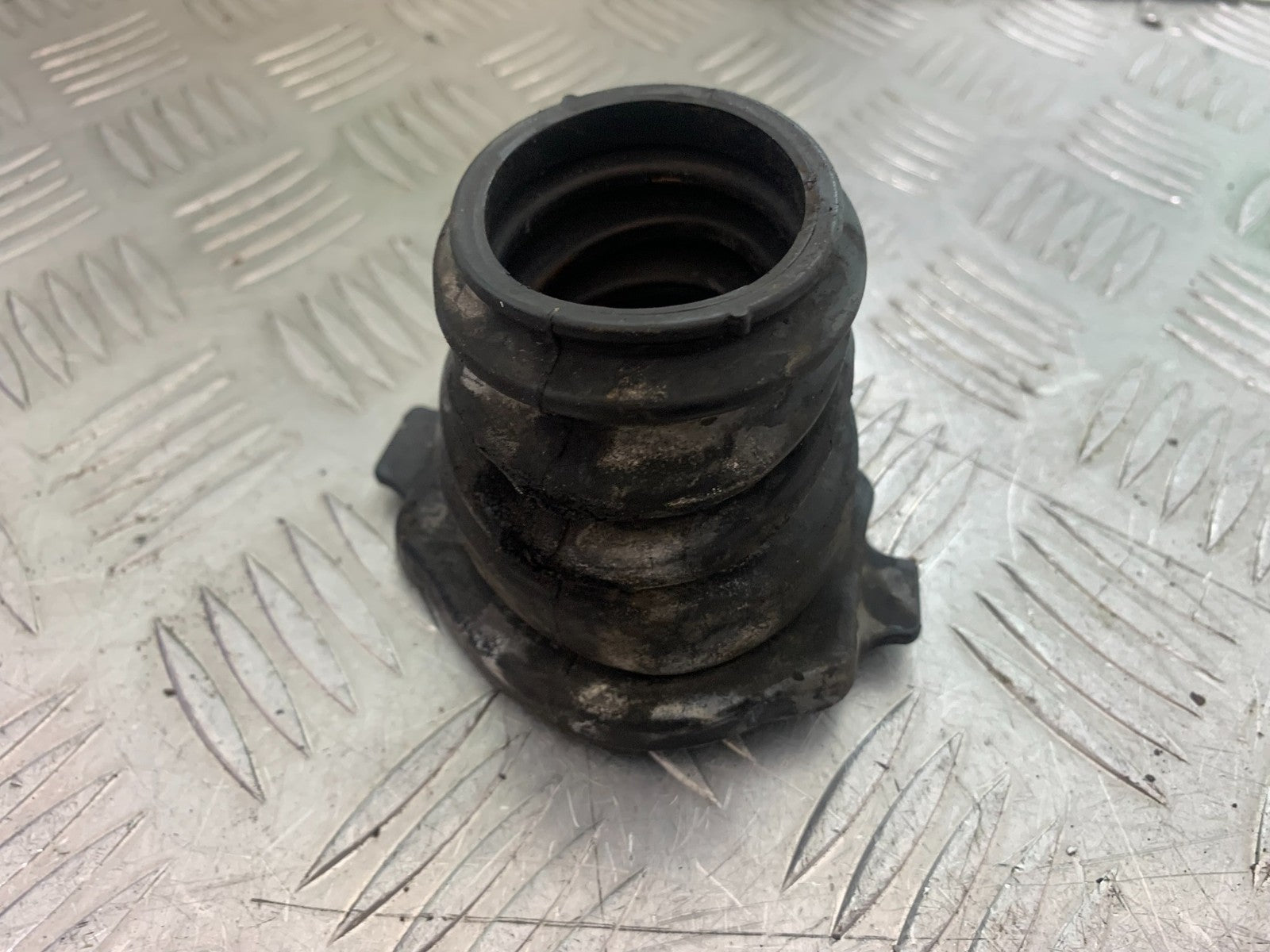 HONDA GL500 GL 500 SILVERWING SWINGARM RUBBER BOOT  YEAR 1981-82 (CMB1168)