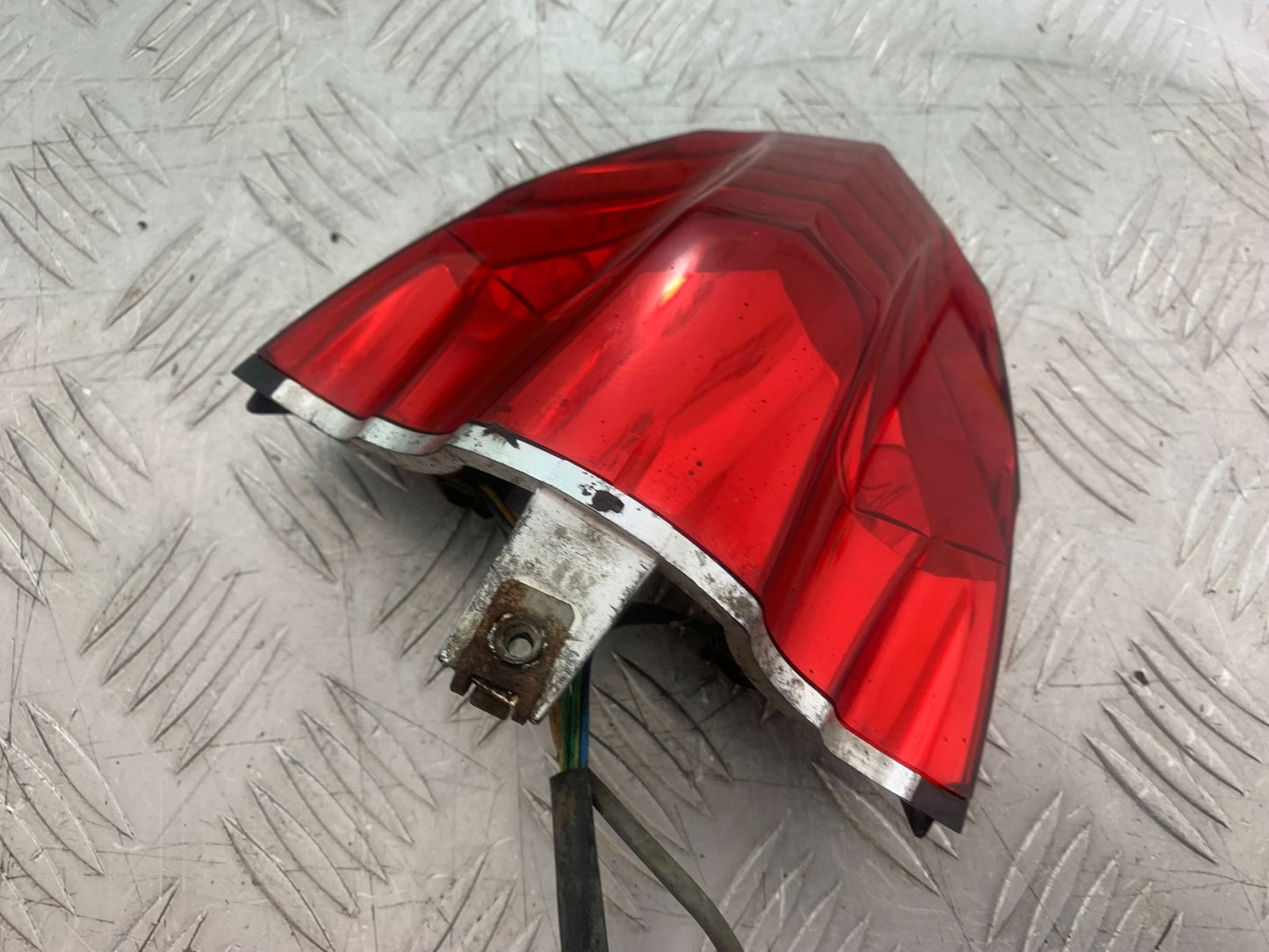 APRILIA SL750 SL 750 SHIVER REAR LIGHT YEAR 2008-2016 (CMB1242)