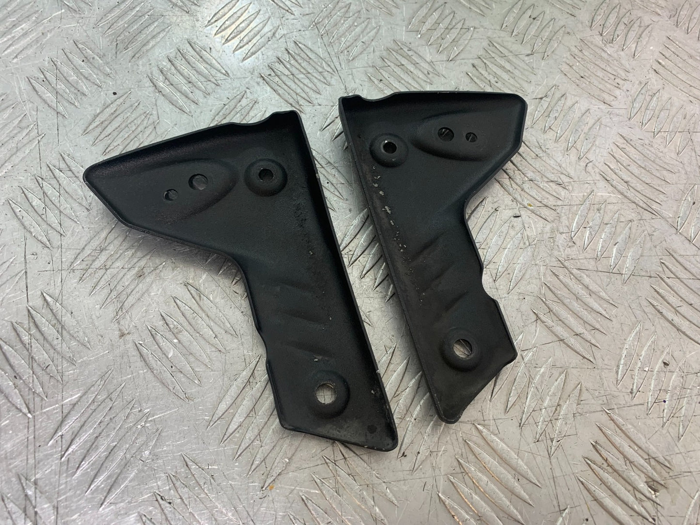 TRIUMPH 1050 SPEED TRIPLE RADIATOR COVERS  YEAR 2005-2007 (CMB1322)