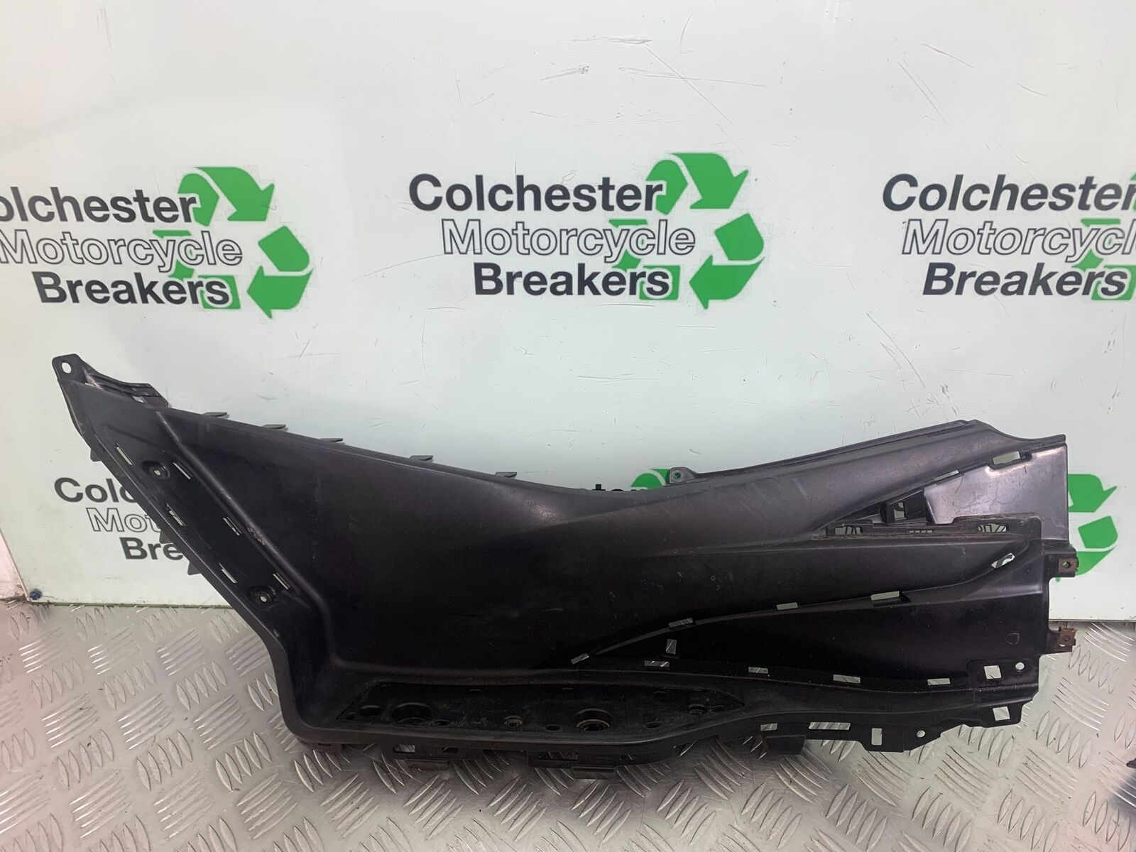 SUZUKI AN400 AN 400 BURGMAN LEFT FOOTBOARD  YEAR 2017-2024 (CMB1118)