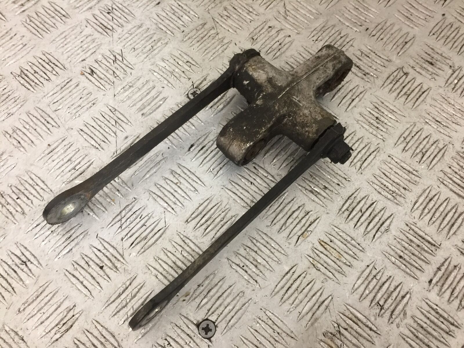 SUZUKI GSF1200 GSF 1200 BANDIT REAR SHOCK LINKAGE  YEAR 2001-2005 (STOCK 902)
