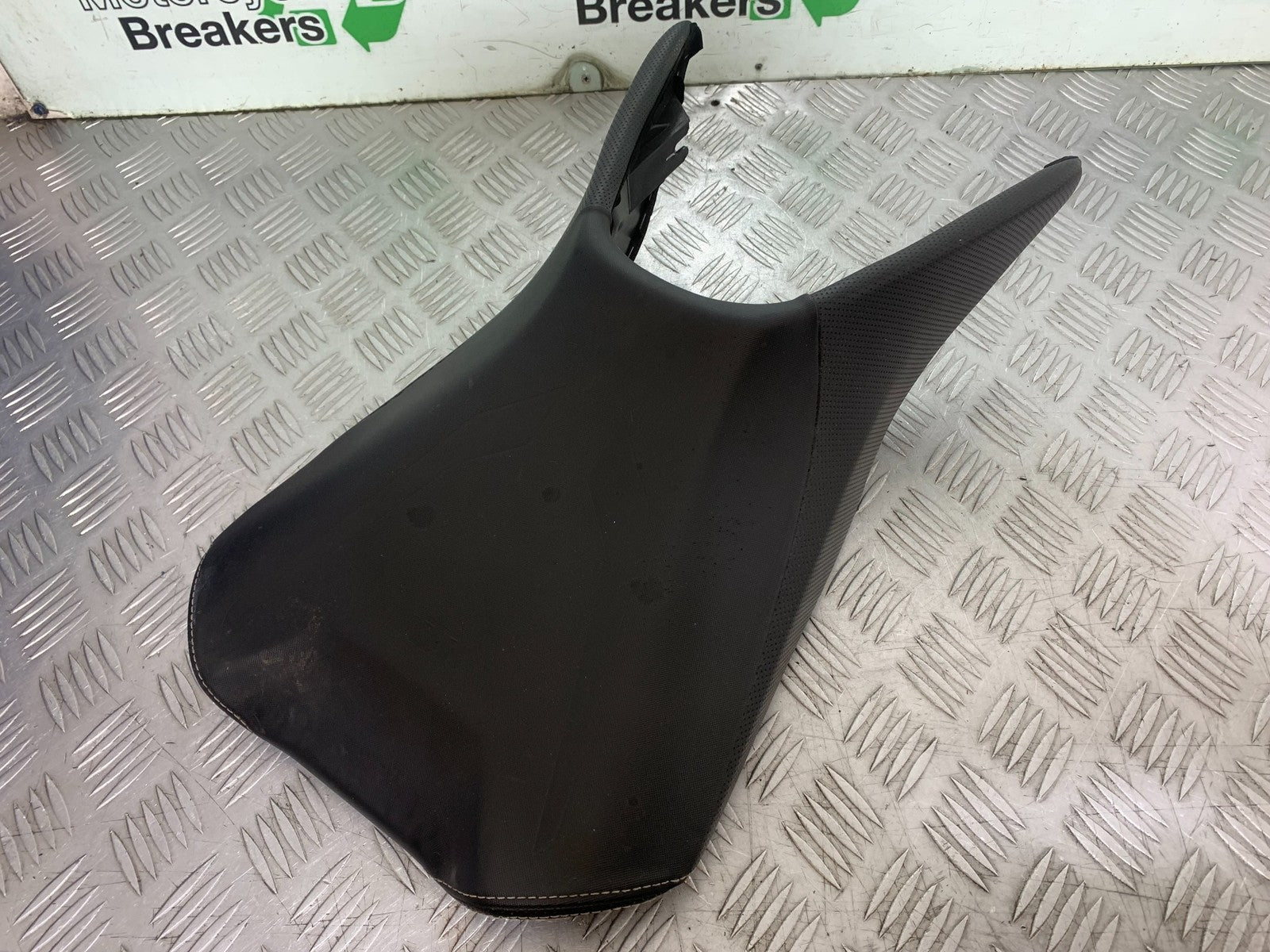 KTM DUKE 390 FRONT SEAT  YEAR 2017- 2023 (CMB1314)