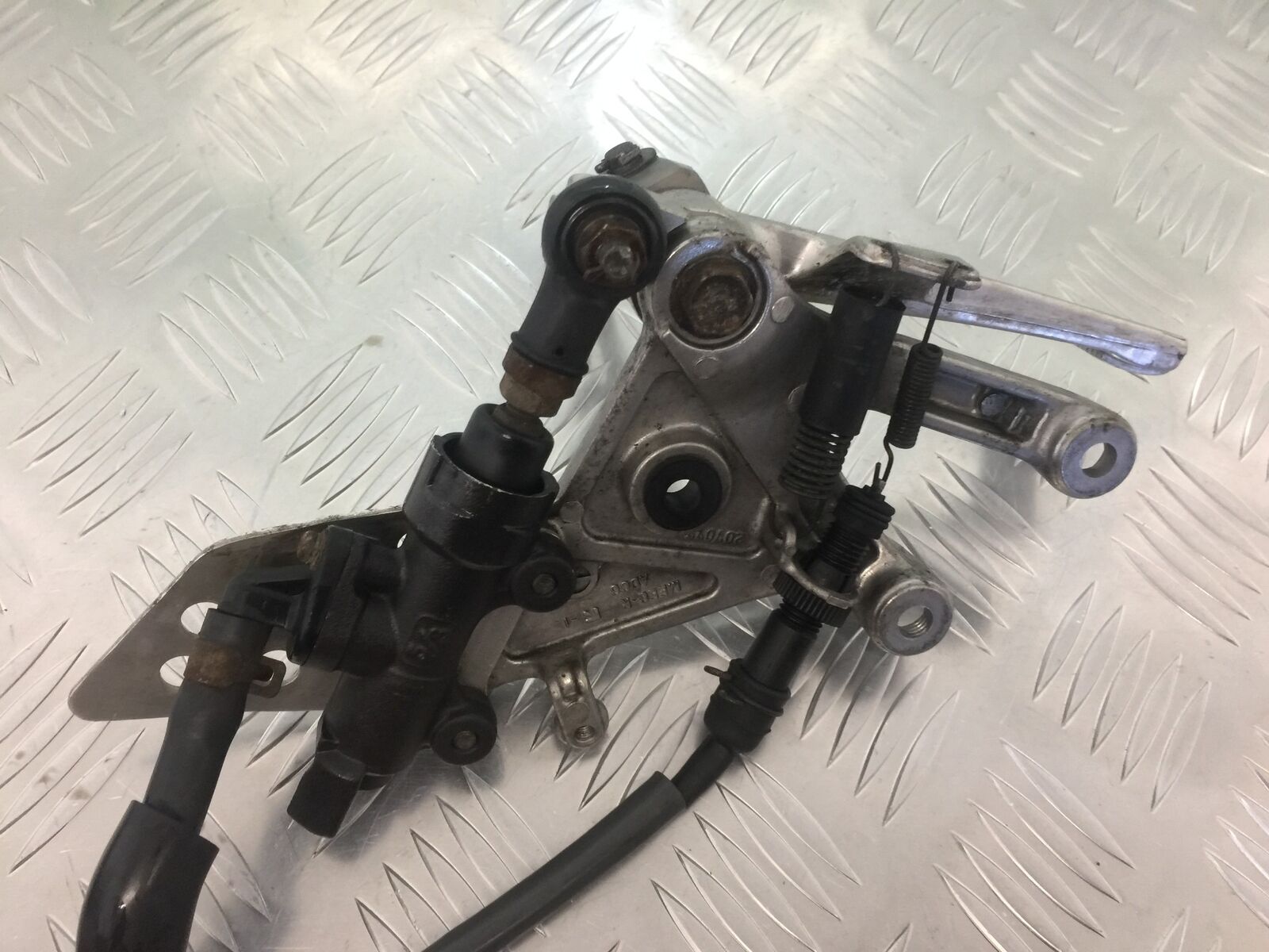 HONDA CBR600 RR FRONT RIGHT HANGER  YEAR 2005-2006 (STOCK 933)