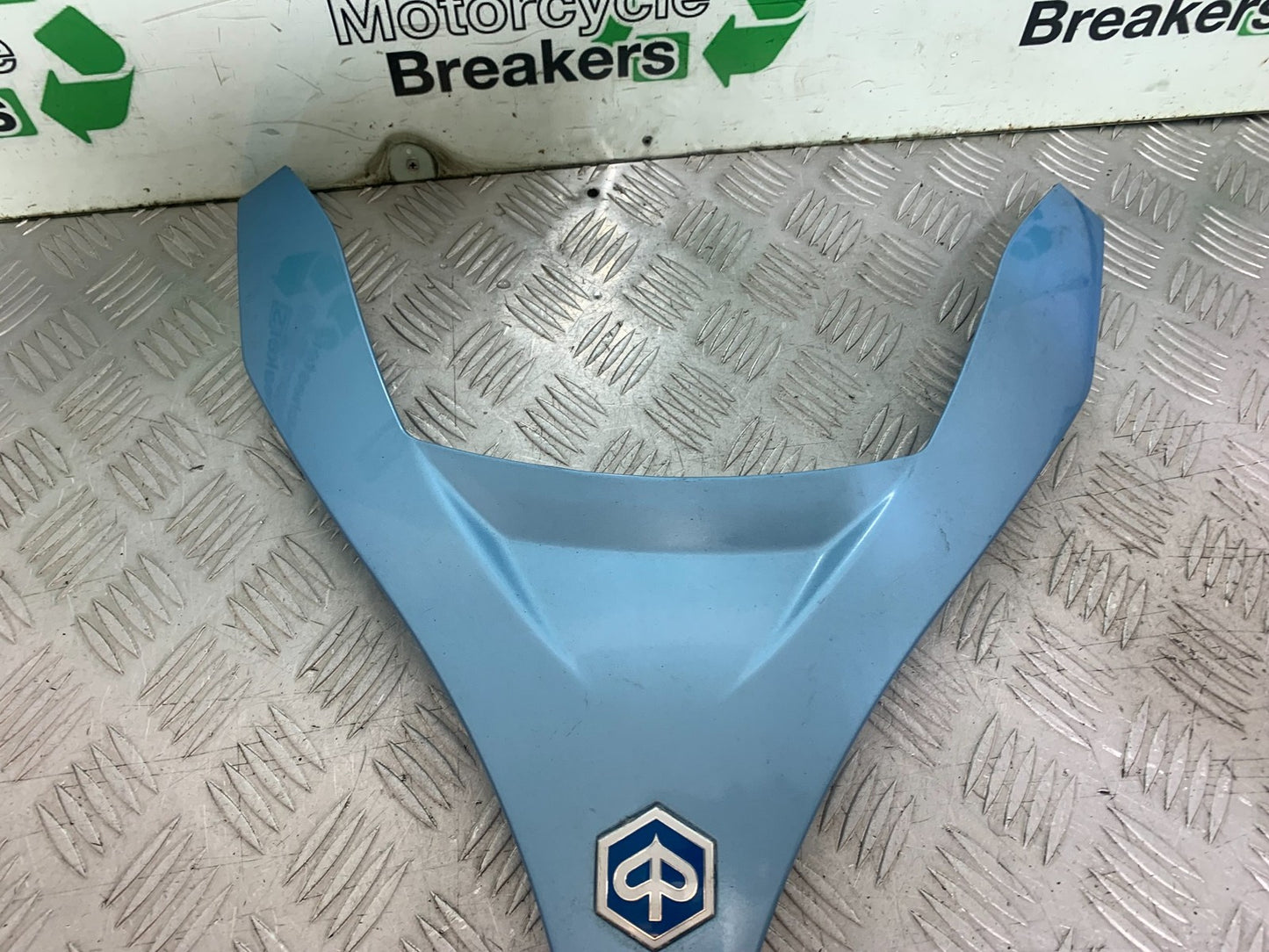 PIAGGIO MP3 250 ie HEADLIGHT SURROUND  YEAR 2007 (CMB1307)