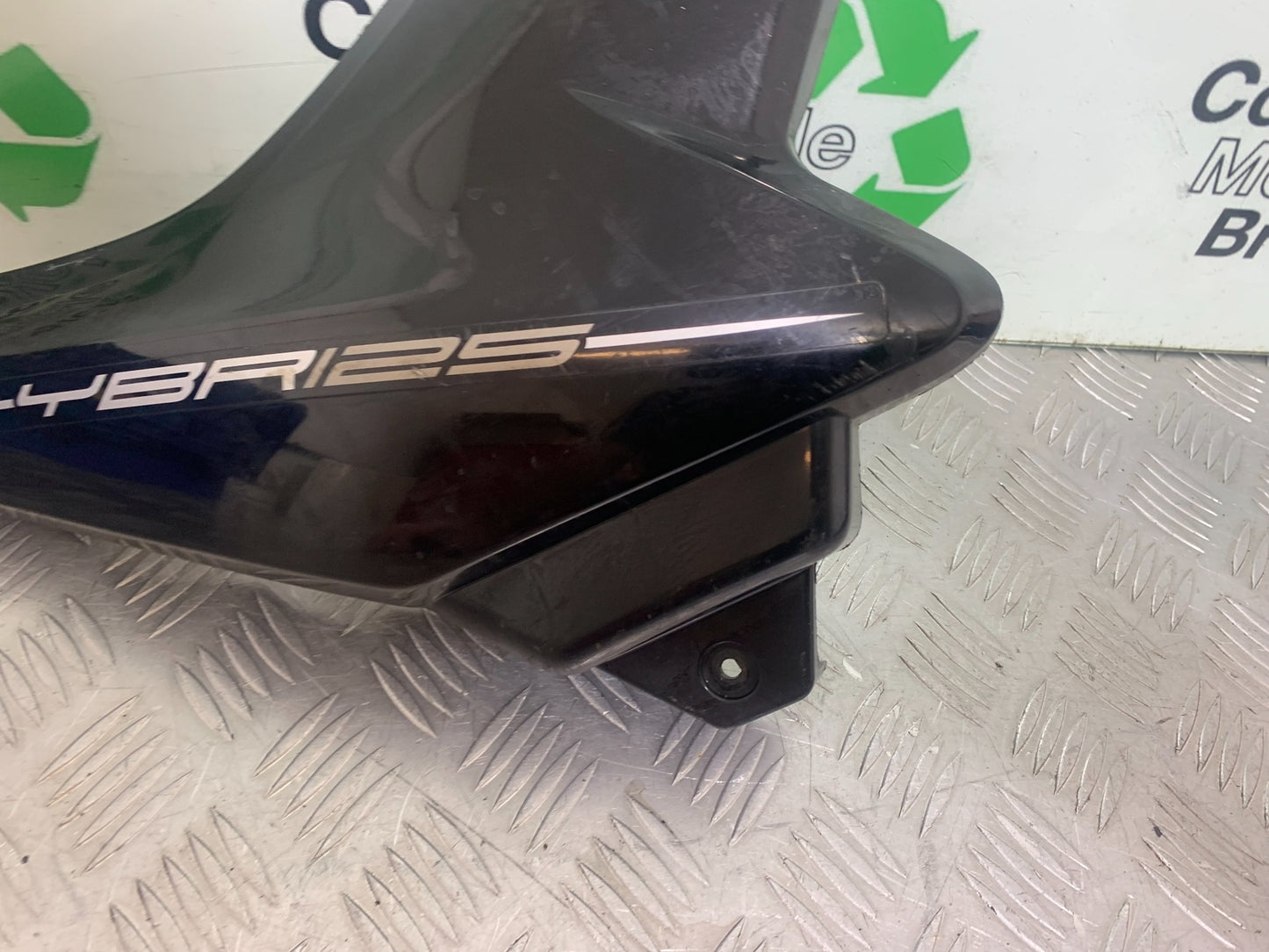 YAMAHA YBR125 YBR 125 RIGHT SEAT PANEL  YEAR 2010-2017 (CMB1163)
