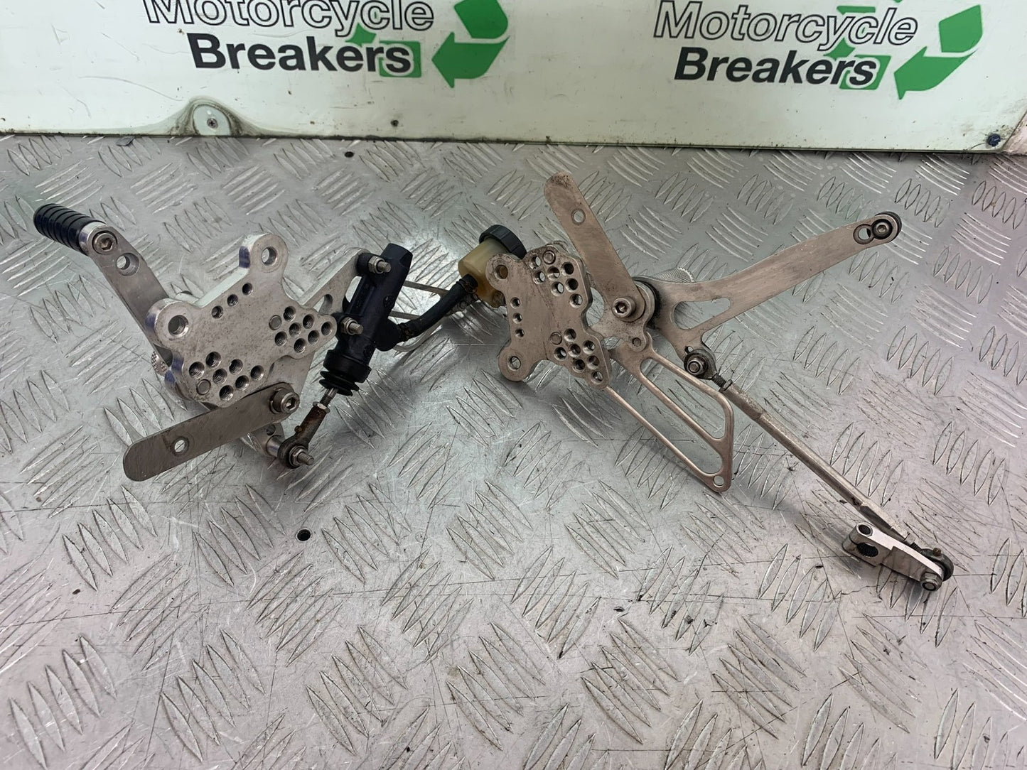 APRILIA RSV1000 R FACTORY MILLE REAR SETS  2004-09 (CMB1203)