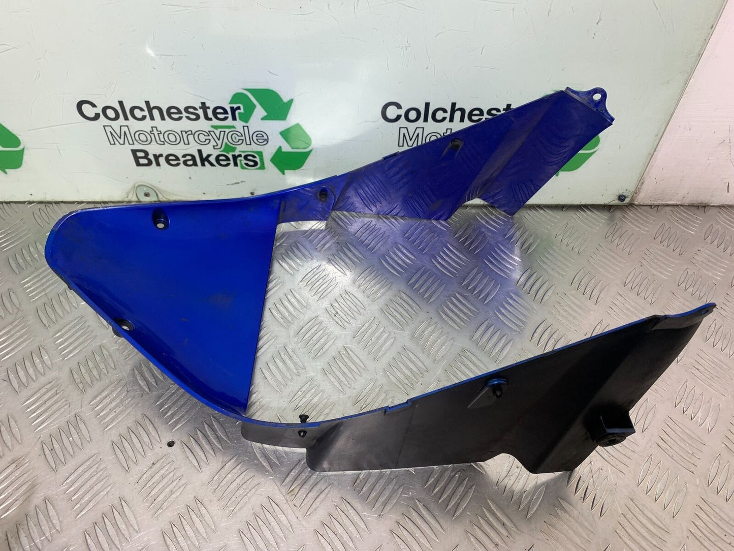 HONDA CBR1100 BLACKBIRD FAIRING V-PIECE  YEAR 1999-2005 (CMB1103)