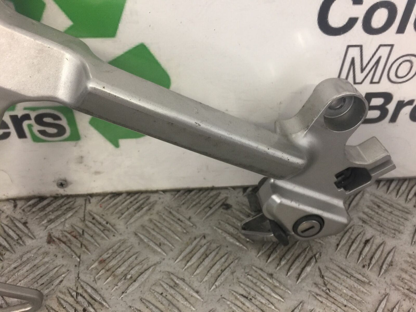 HONDA VFR800 VFR 800 LEFT REAR HANGER  YEAR 1998-2001 (PRE V-TEC) STOCK NO326