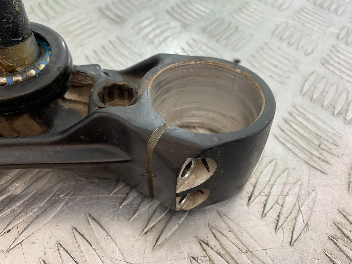 KTM 125 DUKE BOTTOM YOKE  YEAR 2018-2023 (CMB1185)