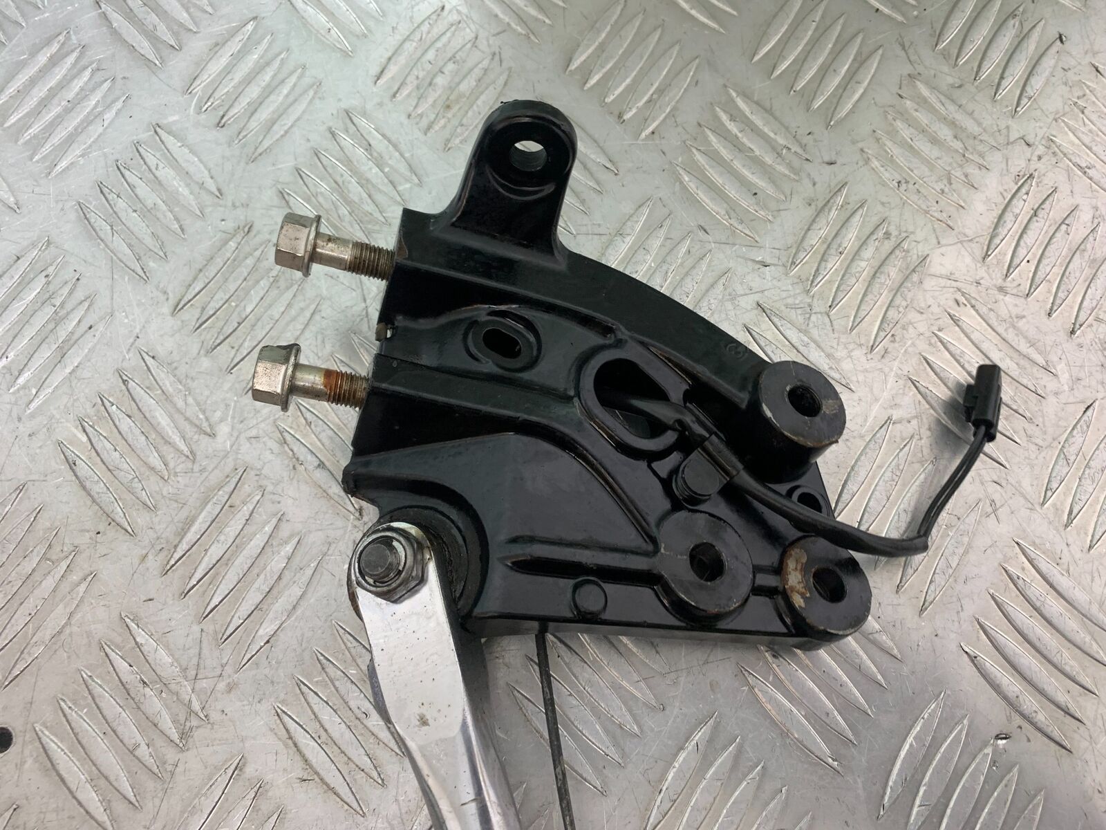 TRIUMPH THUNDERBIRD 1600 SIDE STAND AND BRACKET YEAR 2011 (CMB1107)