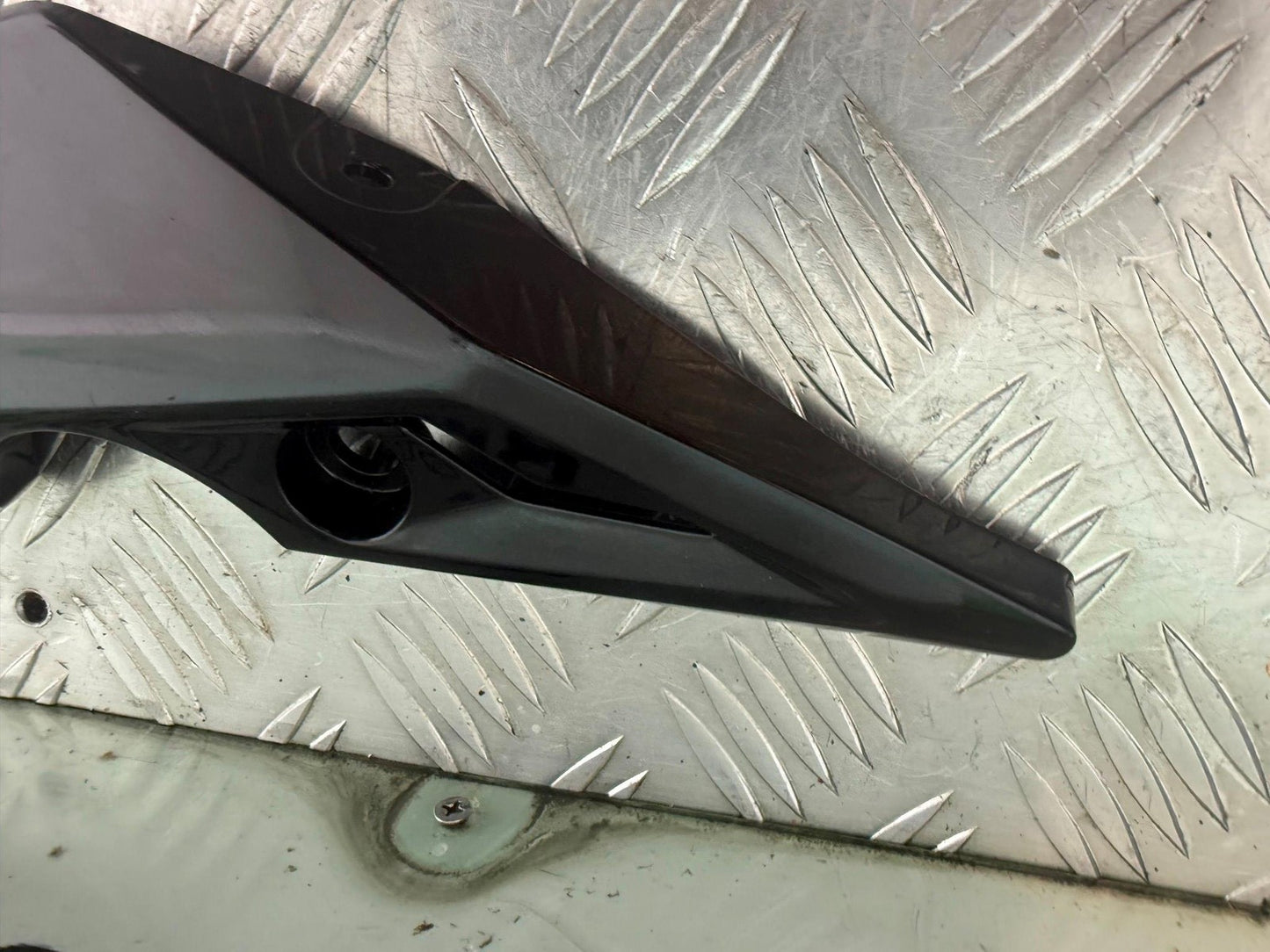 SUZUKI GSR750 GSR 750 RIGHT FAIRING TRIM INFILL COWLING UNDER YEAR 2011 - 2018