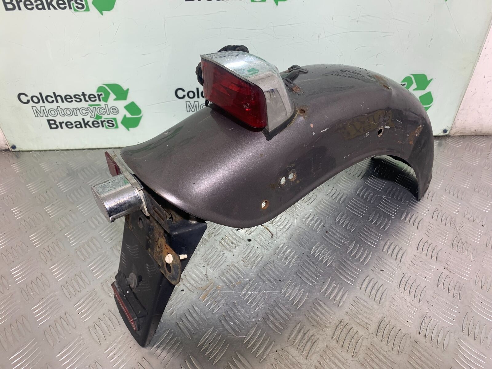 HERALD CLASSIC 125 REAR MUDGUARD AND LIGHT  YEAR 2014 (CMB1058)