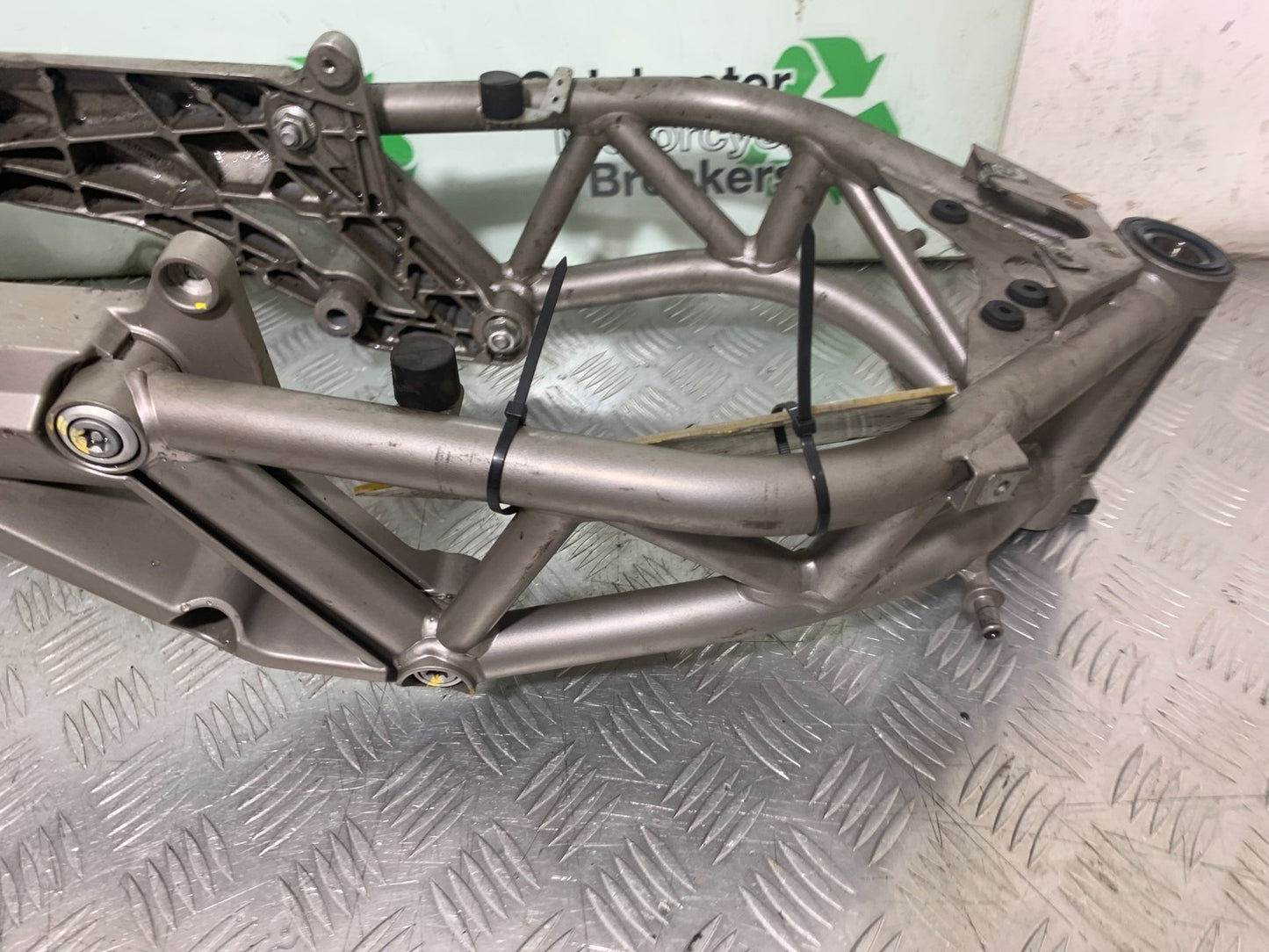 APRILIA SL750 SL 750 SHIVER FRAME REG LOG BOOK YEAR 2008-2016 (CMB1242)