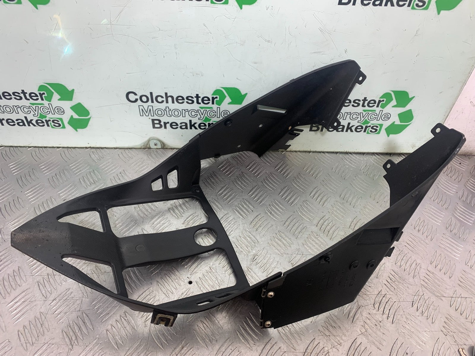 APRILIA RSV1000 R FACTORY MILLE FAIRING V-PIECE 2004-09 (CMB1203)