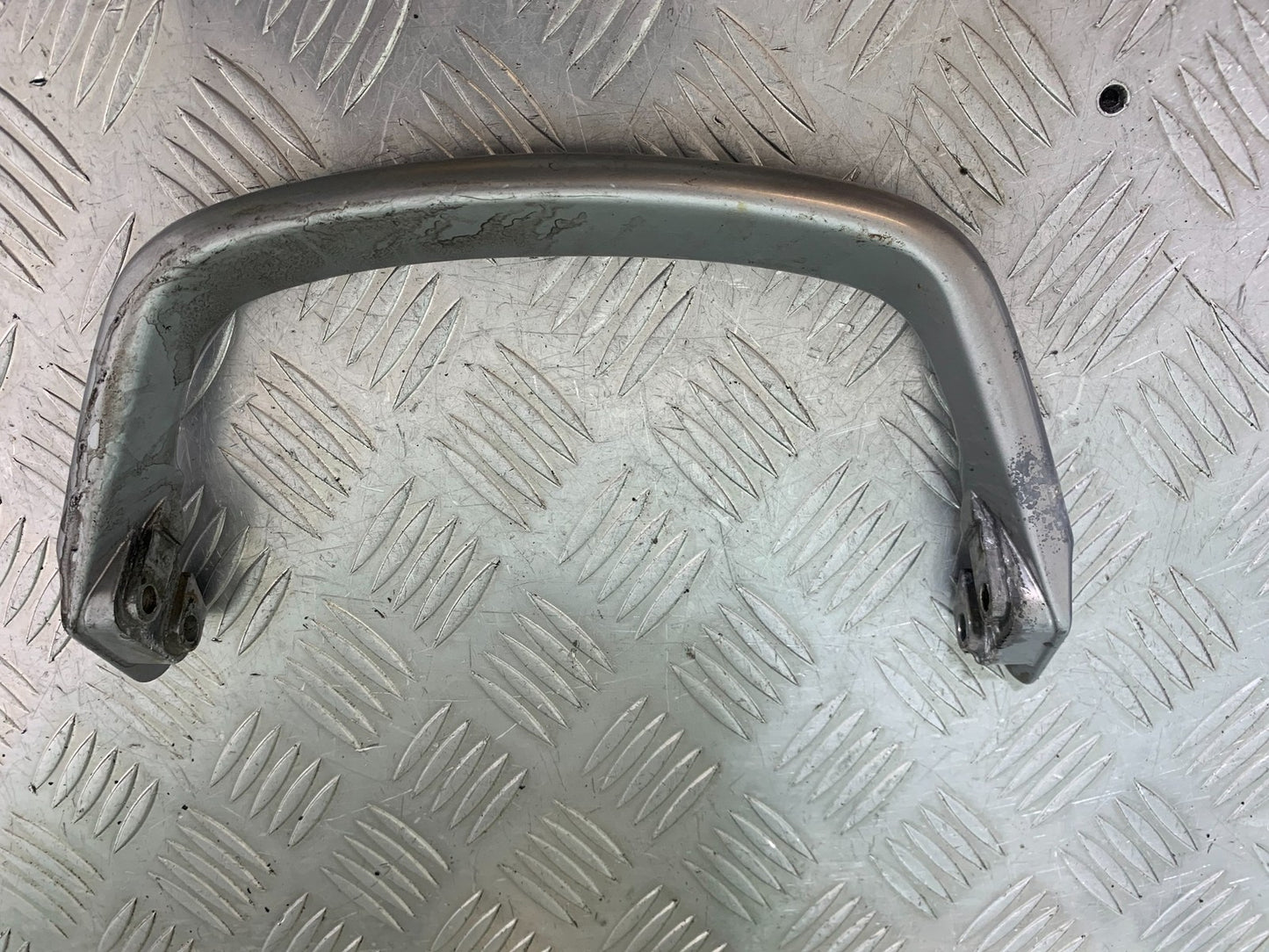 YAMAHA XJR1300 XJR 1300 GRAB RAIL  YEAR  1999-2003 (CMB1119)