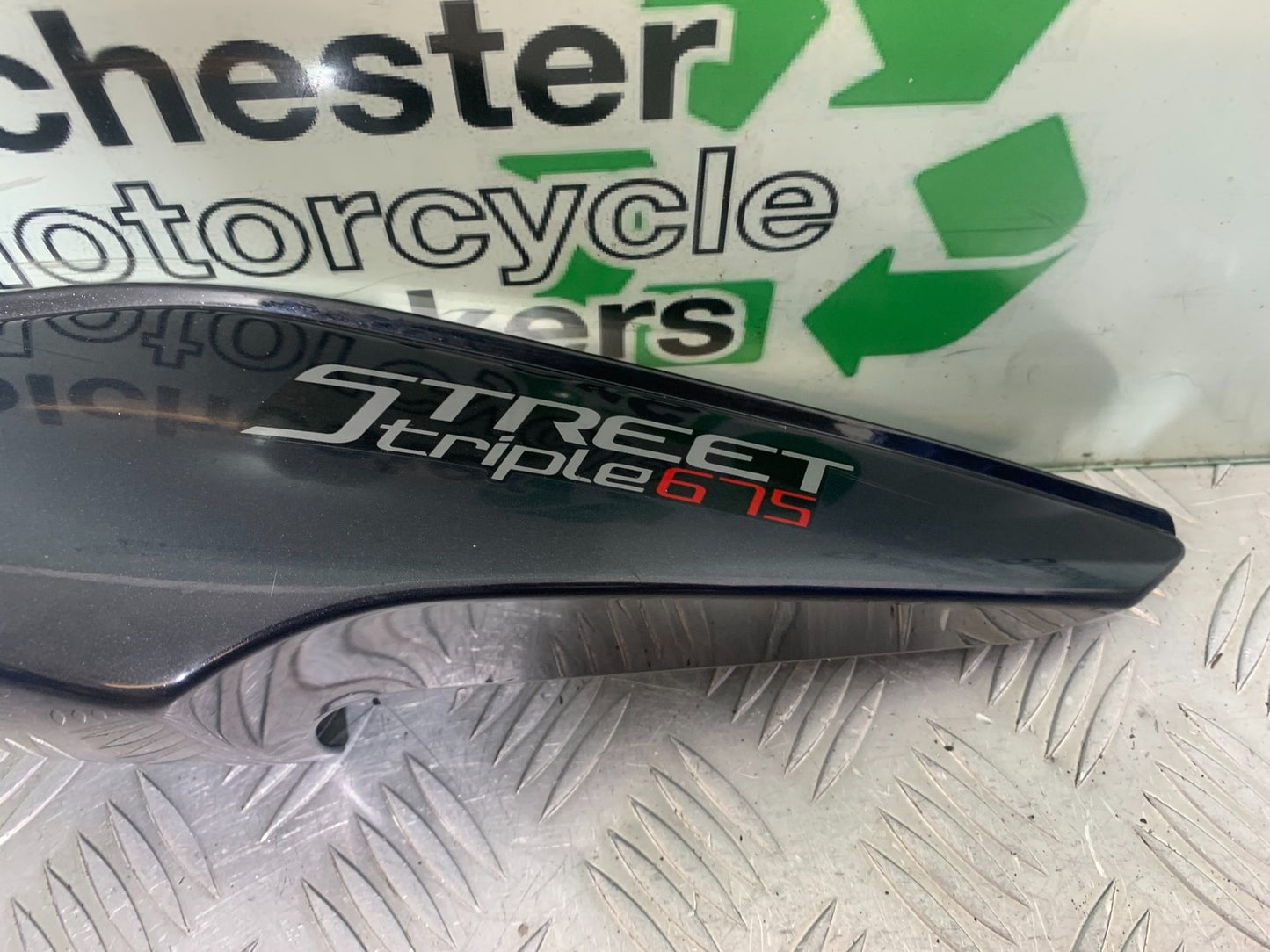 TRIUMPH 675 STREET TRIPLE LEFT SEAT PANEL    2013-2016 (CMB1186)