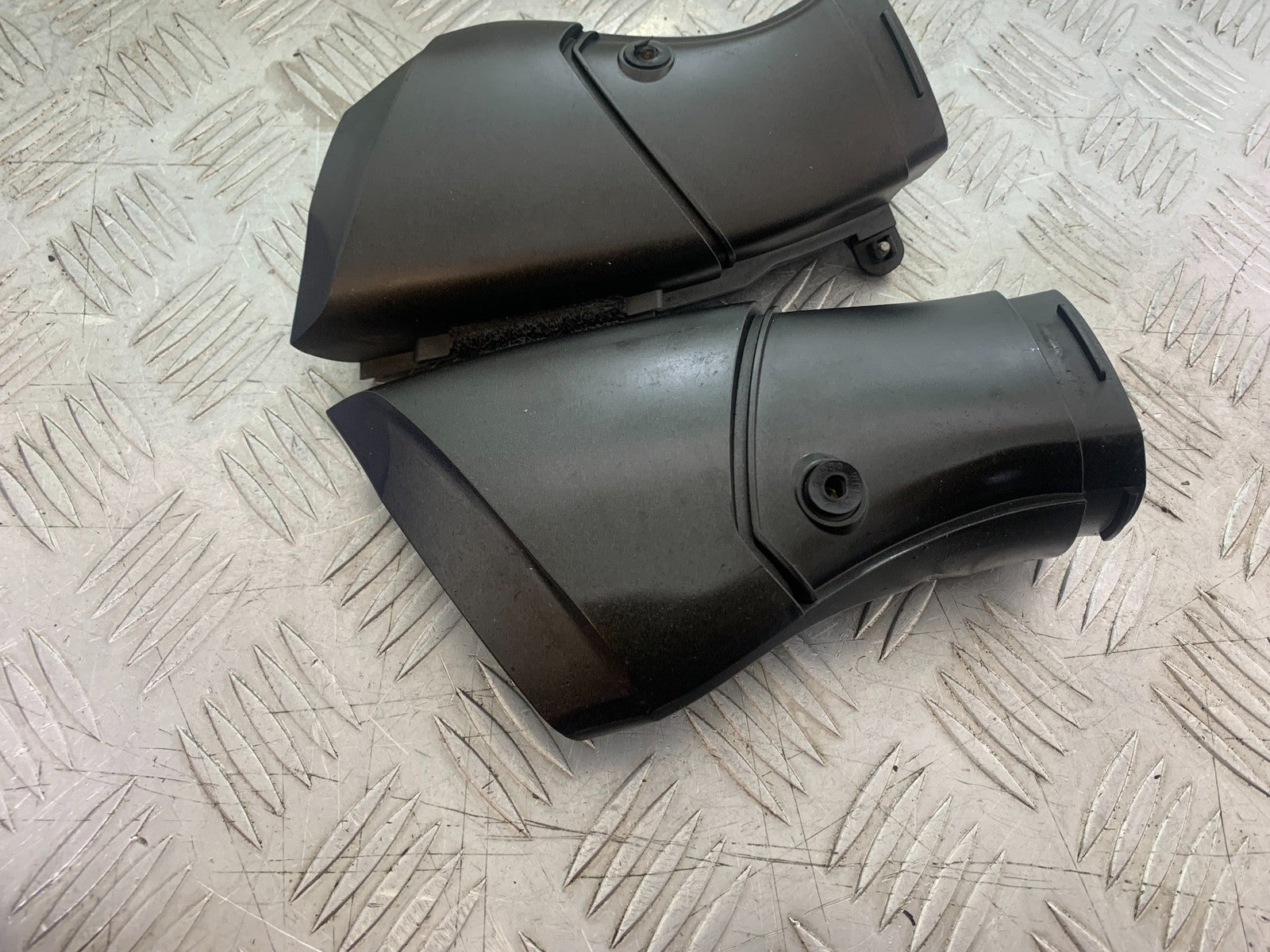 YAMAHA YZF R1 14 B BIG BANG LEFT & RIGHT AIR DUCTS   2009-14 (CMB1175)