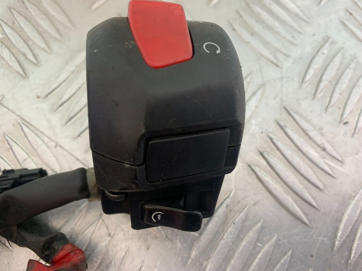 SUZUKI AN 200 UN 200 BURGMAN RIGHT SWITCH GEAR   YEAR 2007-09 (CMB1128)