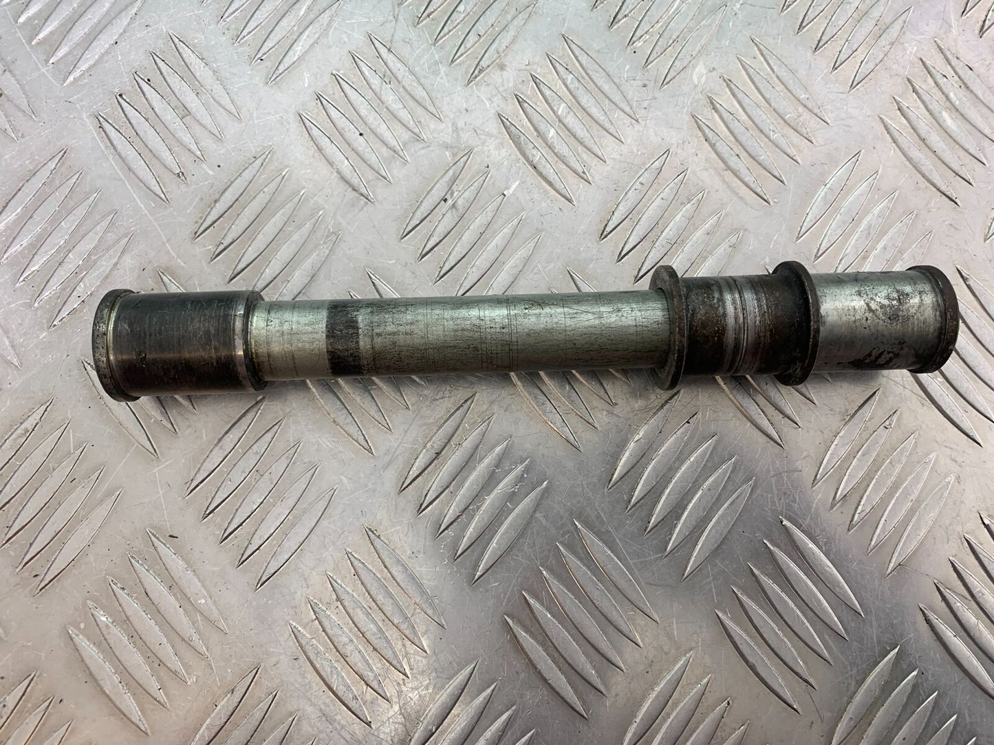 KAWASAKI ZX12R ZX12 R FRONT WHEEL SPINDLE   YEAR 2000-01 (CMB1038)