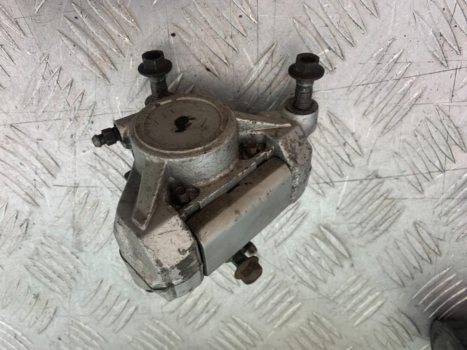 YAMAHA YZF1000 THUNDERACE REAR BRAKE CALIPER YEAR 1997-2000 (CMB1204)