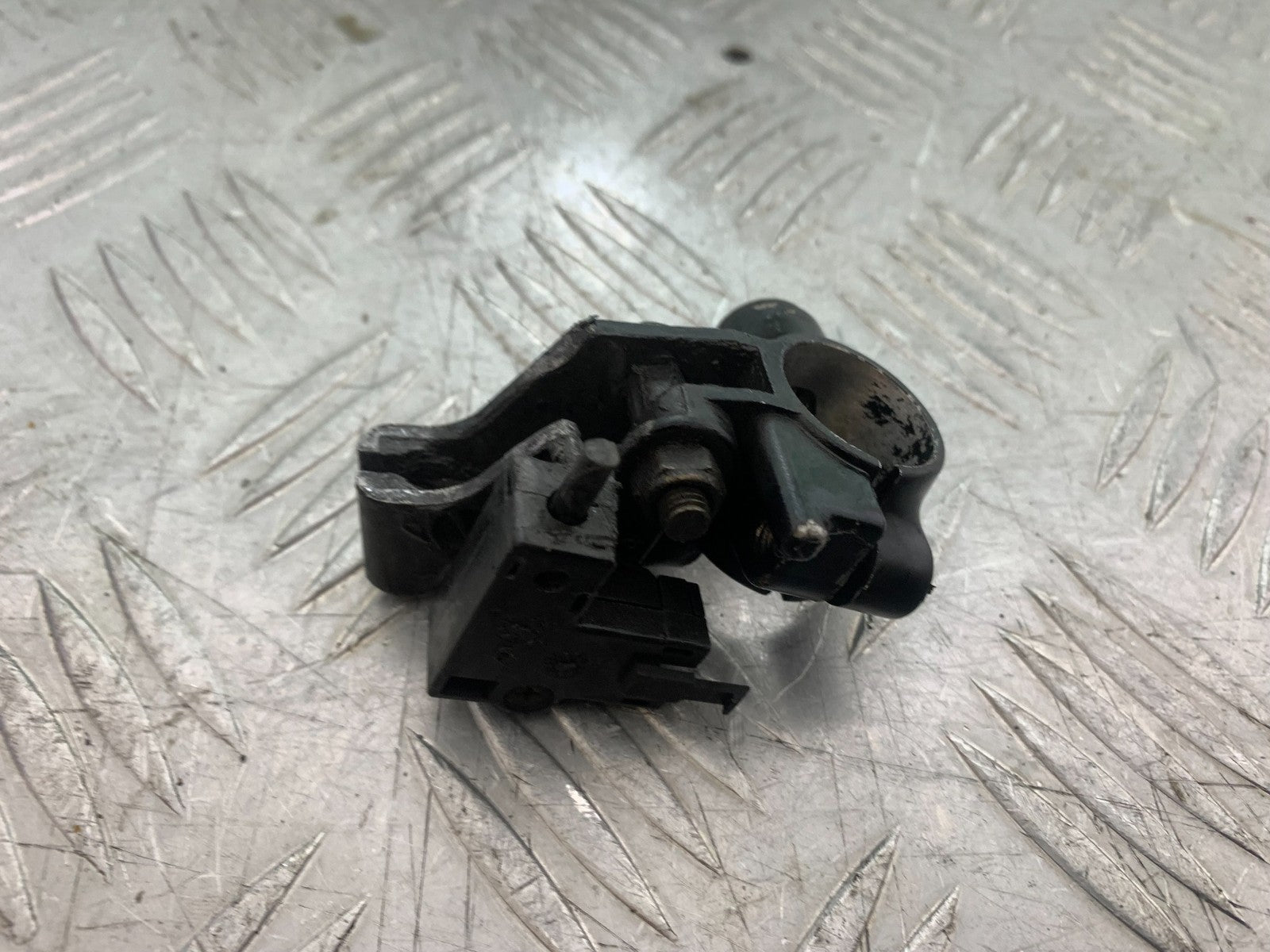 YAMAHA FZS600 FAZER 600 CLUTCH LEVER BRACKET  YEAR 1998-2001 (CMB1267)