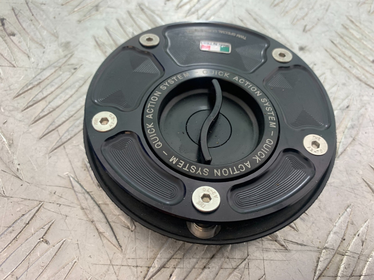 YAMAHA YZF R1 14 B BIG BANG PETROL CAP 2009-14 (CMB1175)