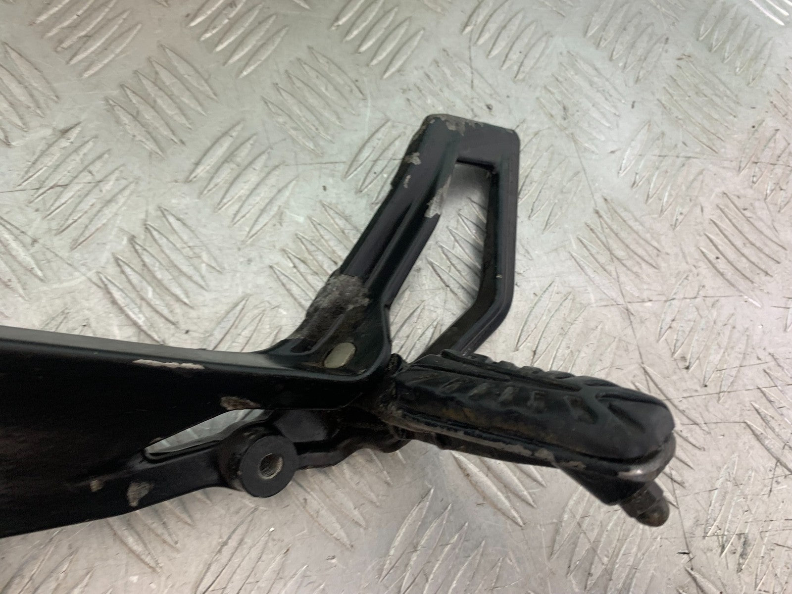 KTM RC125 RC 125 FRONT LEFT HANGER  YEAR 2017-2022 (CMB 1244)