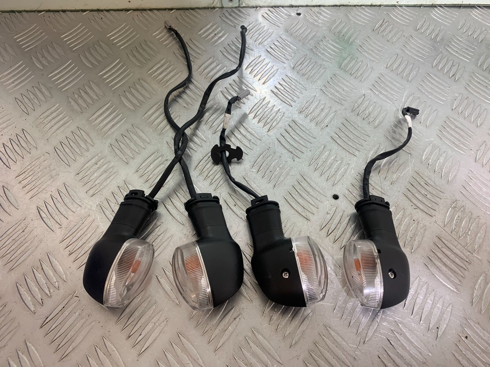 YAMAHA XSR900 XSR 900 FRONT AND REAR INDICATORS    YEAR 2021-2022 (CMB1073)