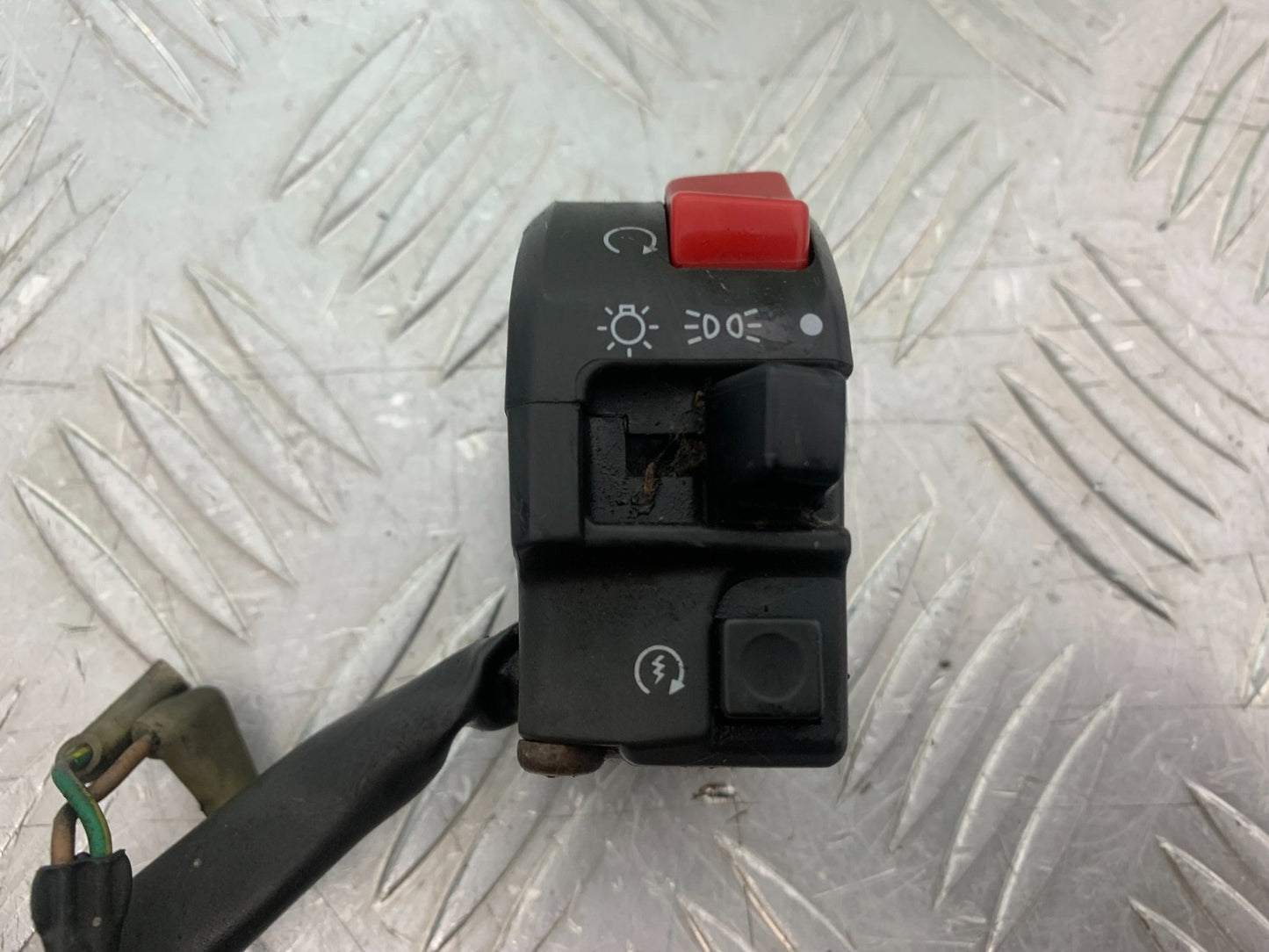 YAMAHA FZS600 FAZER 600 RIGHT SWITCH GEAR YEAR 1998-2001 (CMB1267)