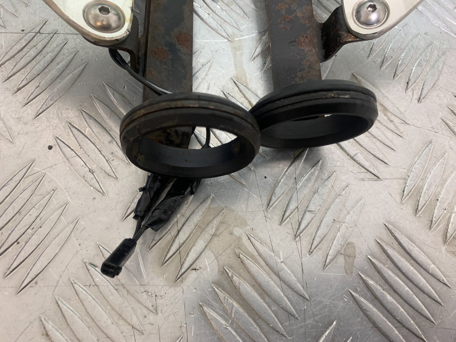 SUZUKI GSF1200  GSF 1200 BANDIT HEADLIGHT BRACKETS  YEAR 1997-2000 (CMB1149)