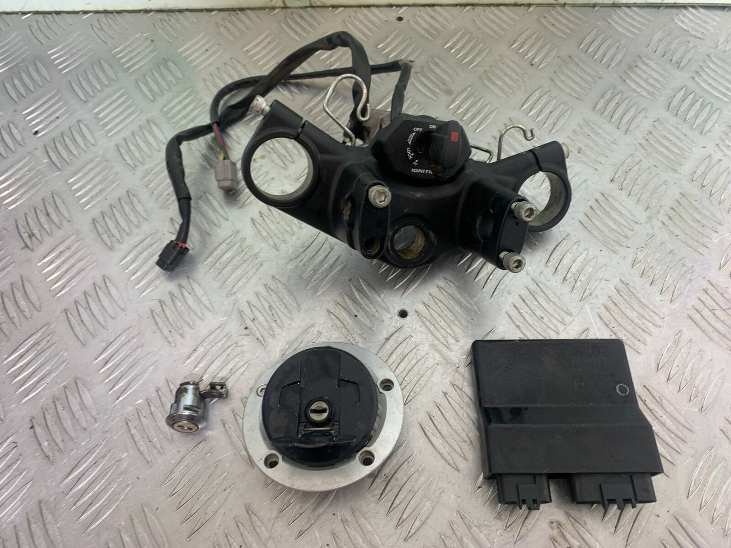 SUZUKI DL 650 V-STROM ECU LOCKS KEY   YEAR 2020 (CMB1117)