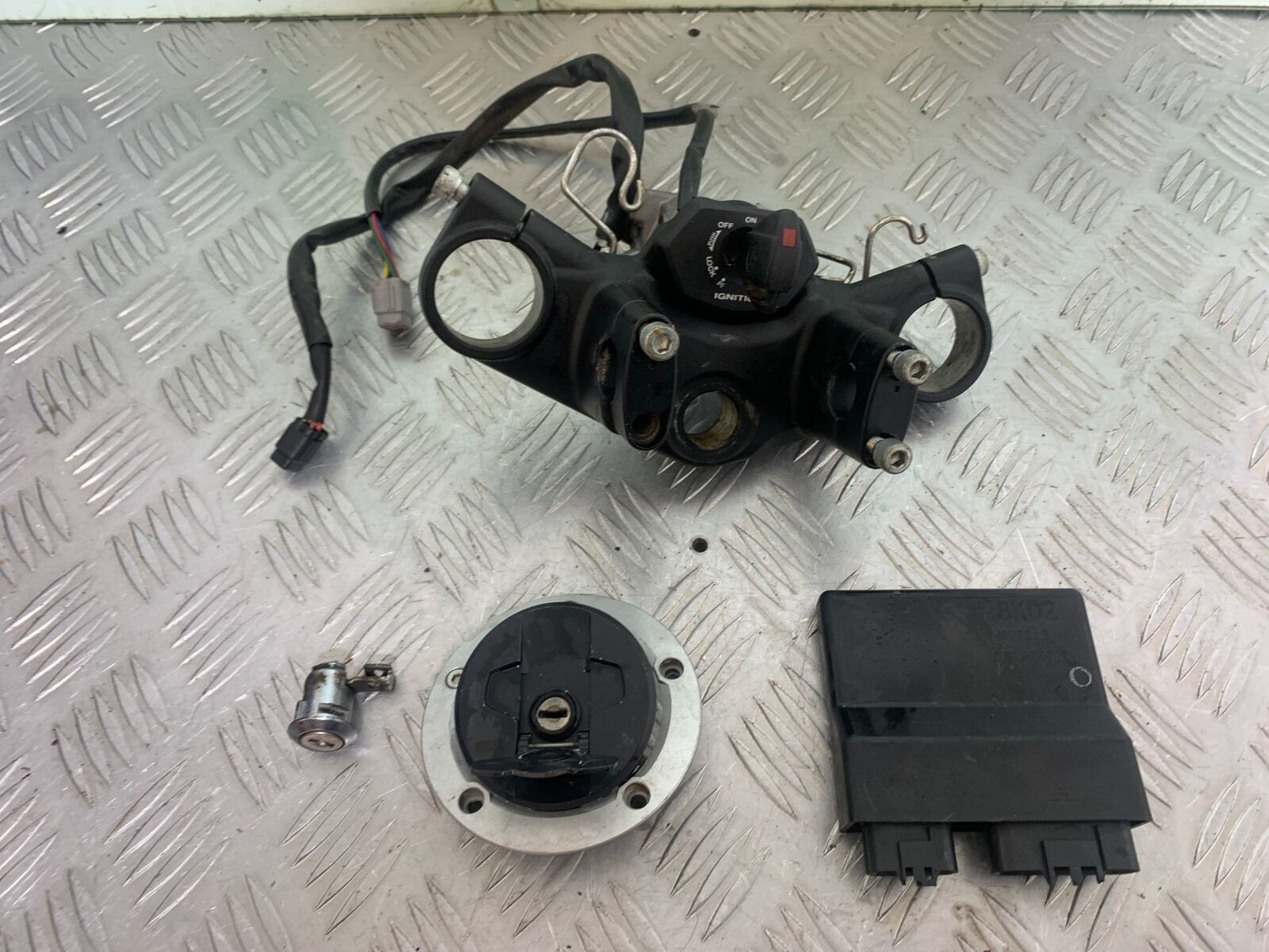 SUZUKI DL 650 V-STROM ECU LOCKS KEY   YEAR 2020 (CMB1117)
