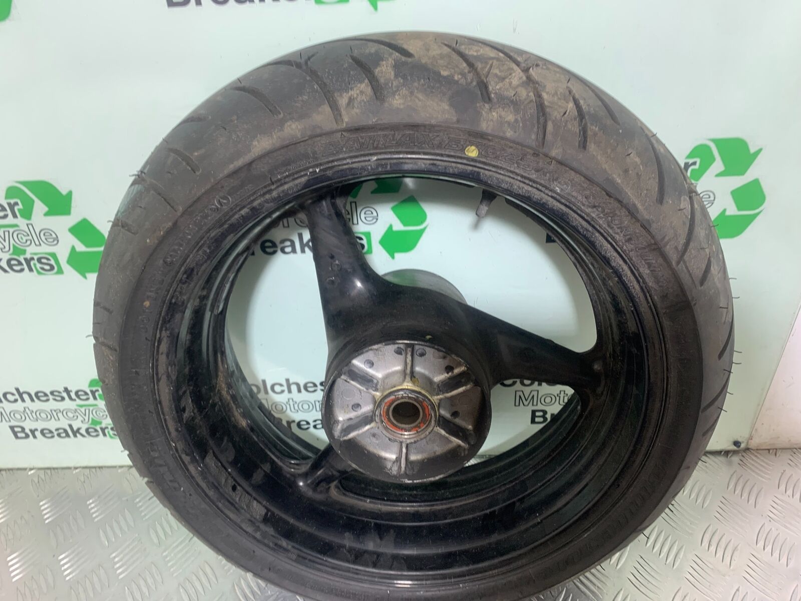 HONDA CBR 929 RRY FIREBLADE REAR WHEEL (GOOD TYRE) YEAR 2000-01 (CMB1026)